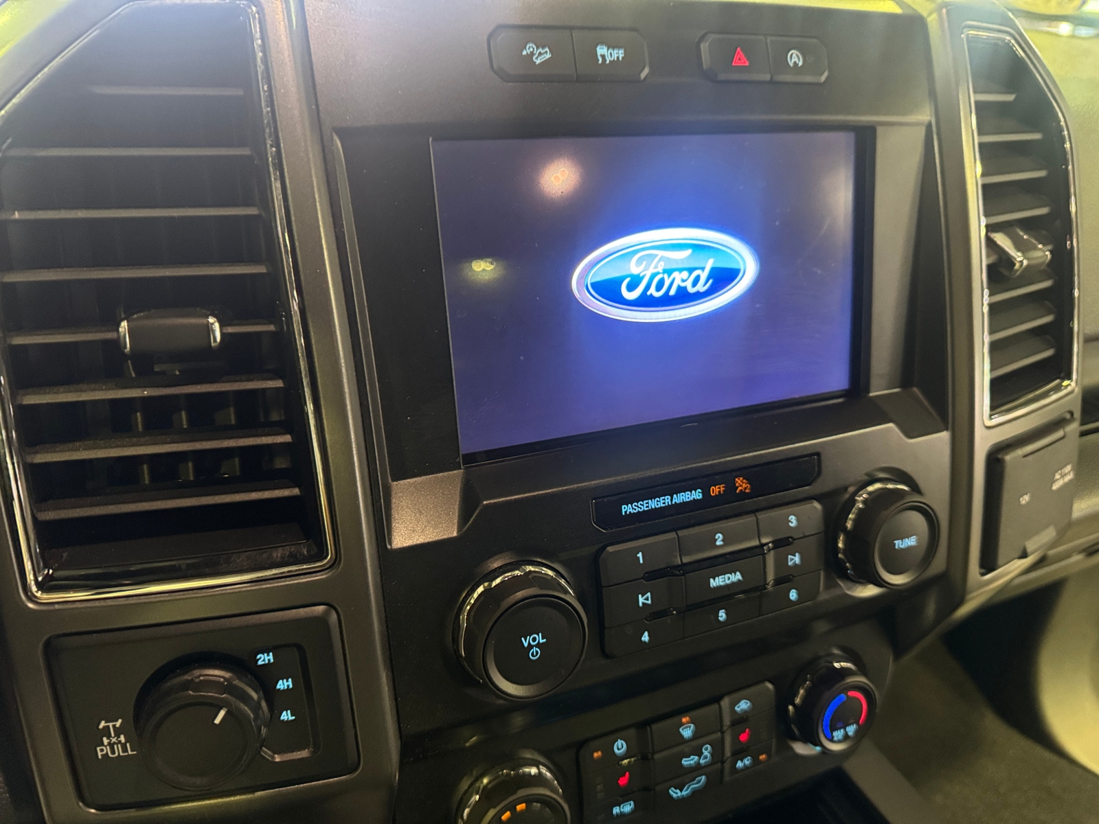 Thumbnail: 2020 Ford Econoline - 4