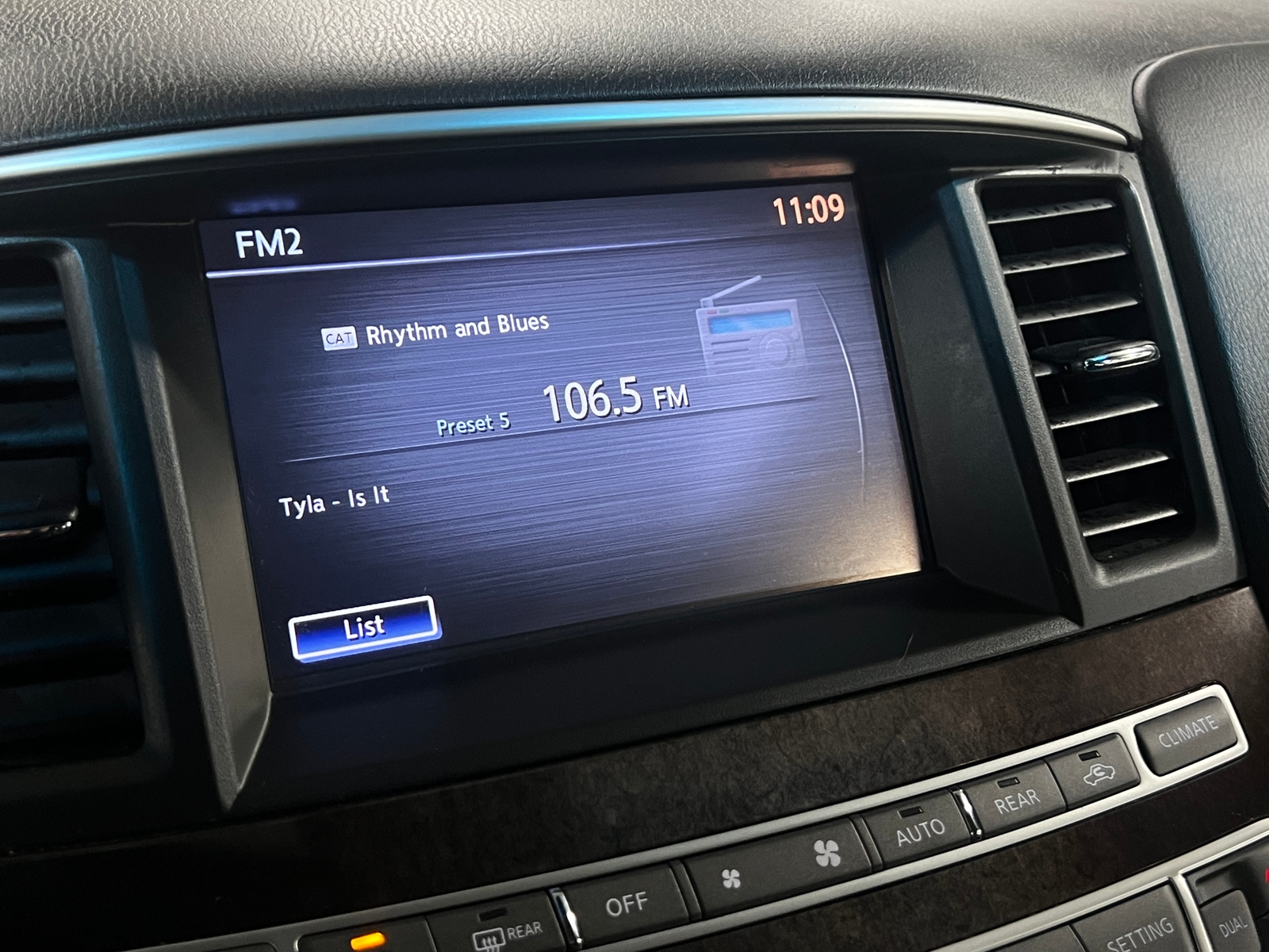 Thumbnail: 2015 INFINITI QX60 - 3