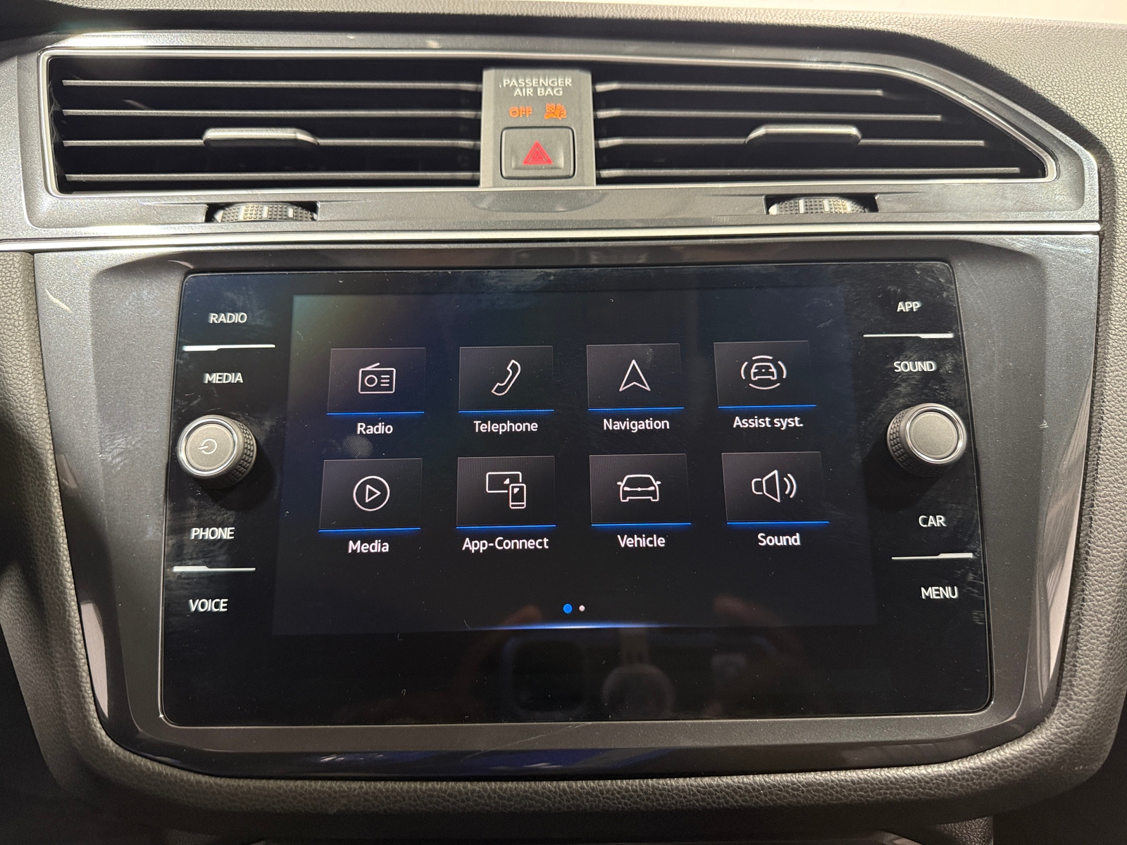 Thumbnail: 2024 Volkswagen Tiguan - 3