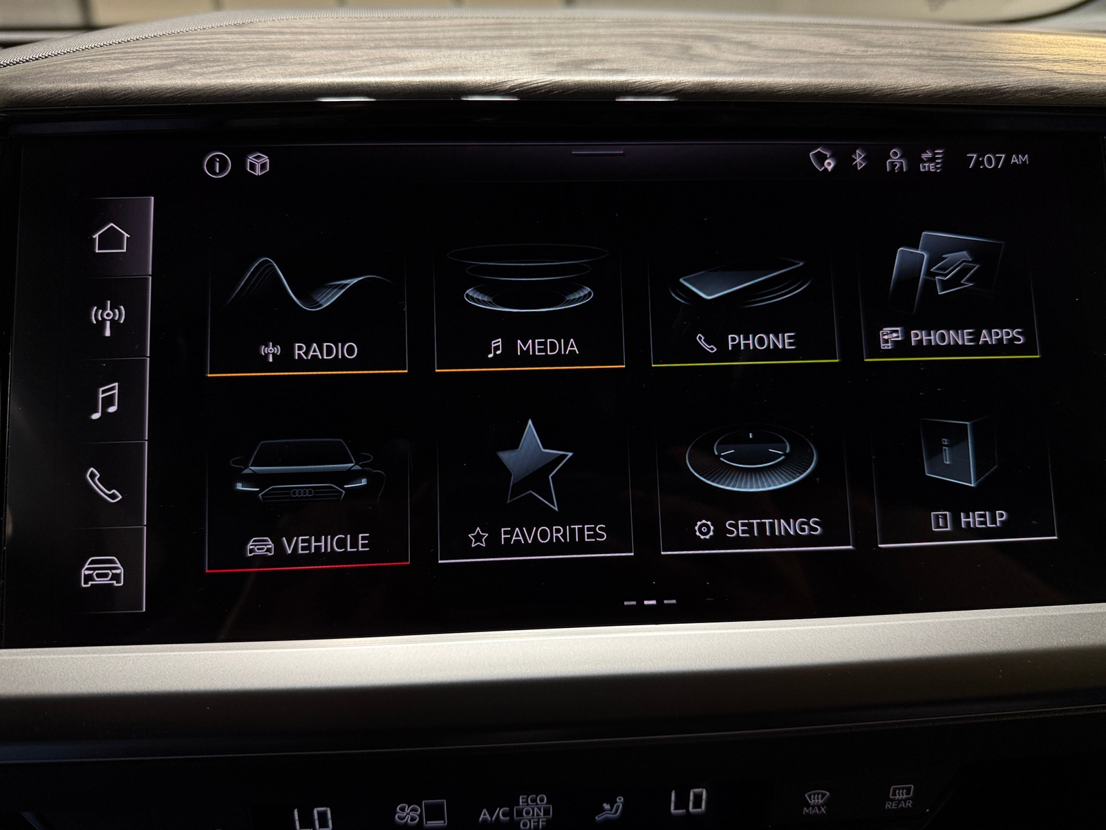 Thumbnail: 2023 Audi Q4 e-tron - 3