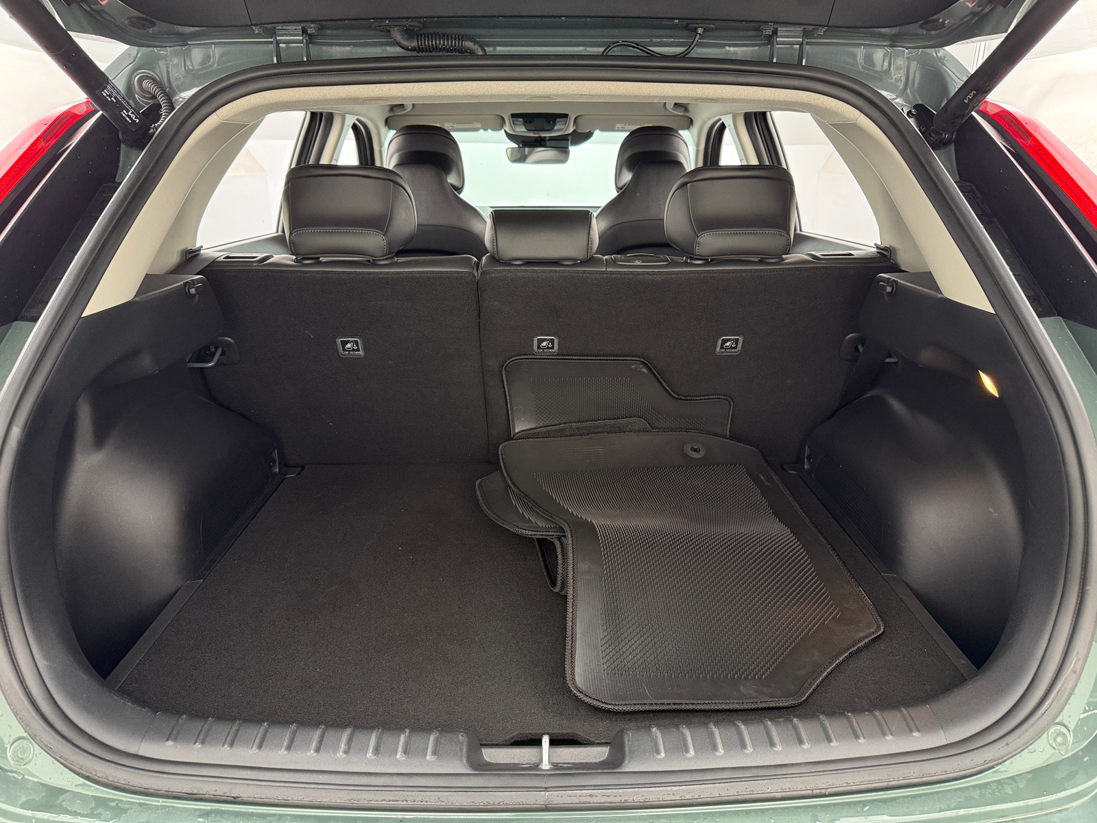 Thumbnail: 2024 Kia Niro - 7