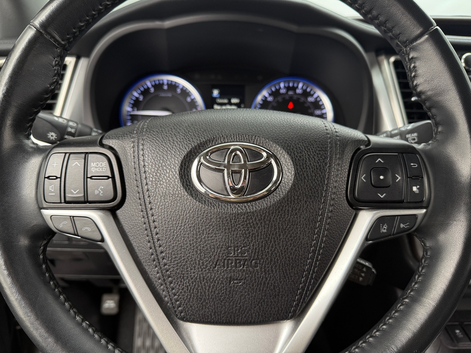 Thumbnail: 2019 Toyota Highlander - 4