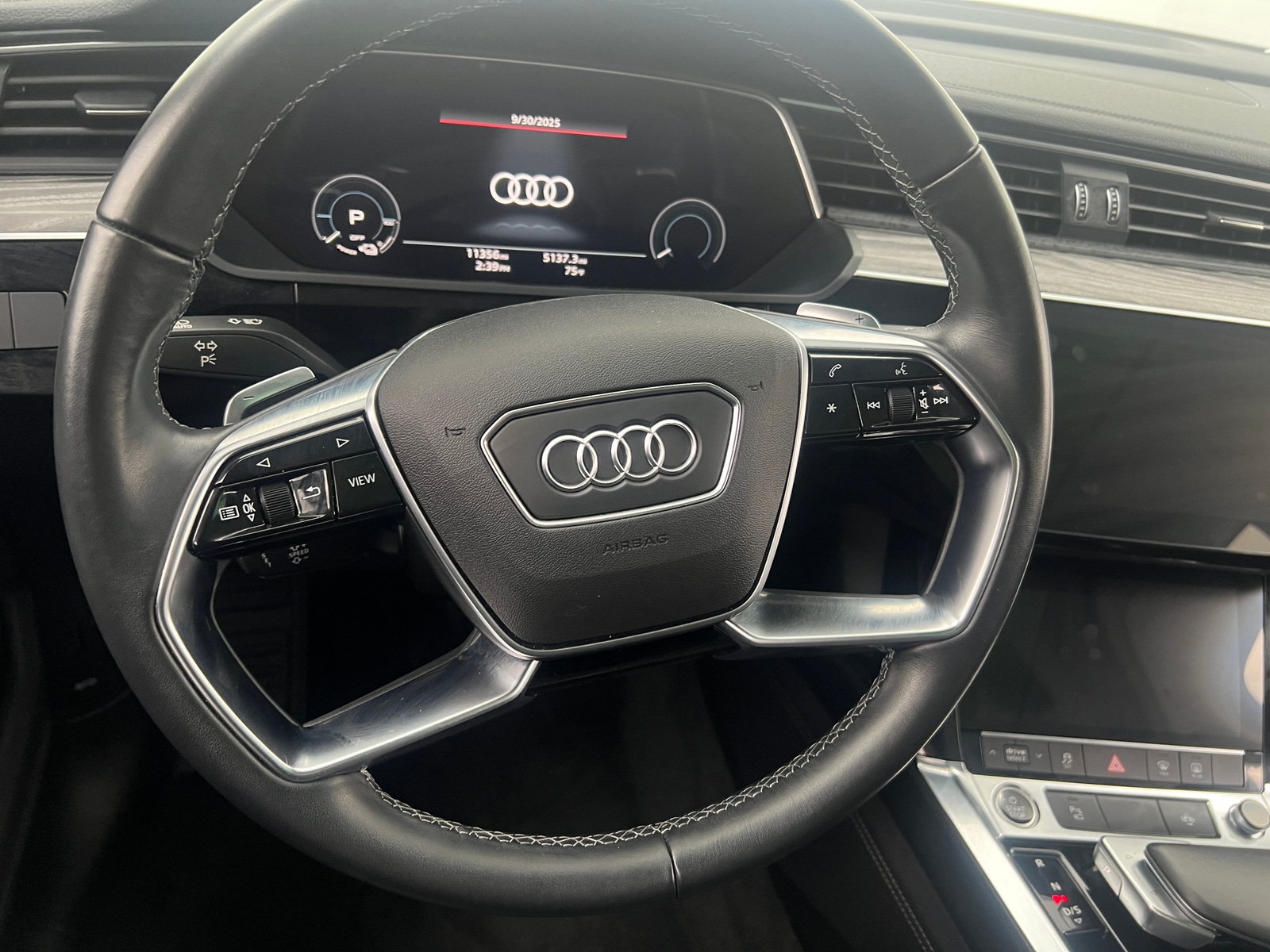 Thumbnail: 2022 Audi e-tron - 4
