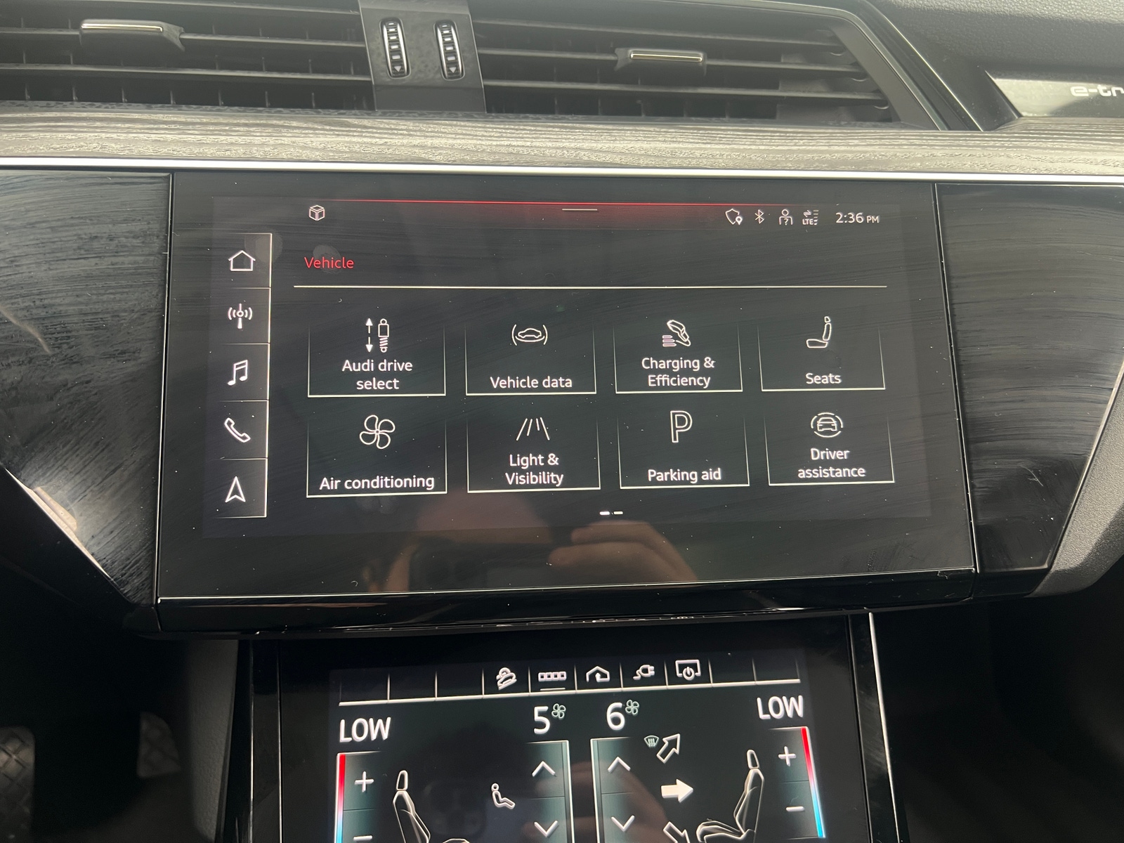 Thumbnail: 2022 Audi e-tron - 3