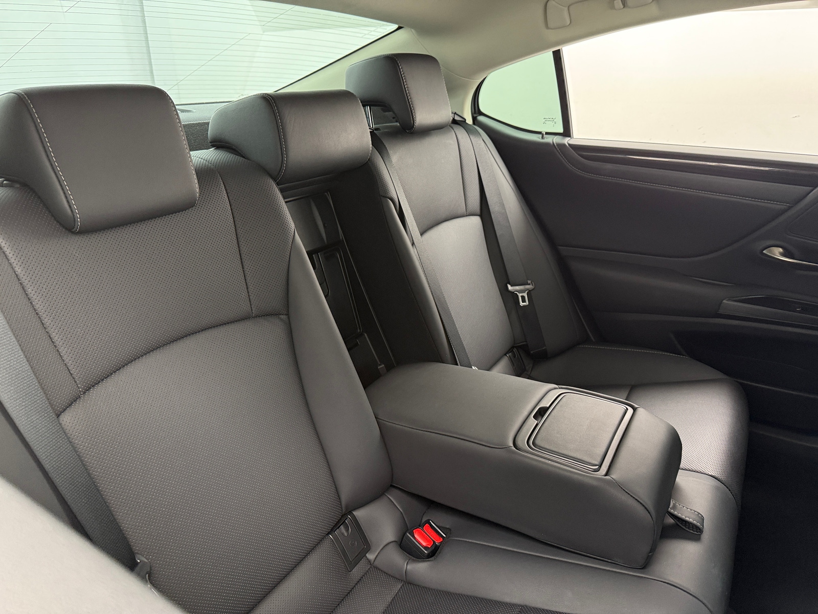 Thumbnail: 2021 Lexus ES - 5
