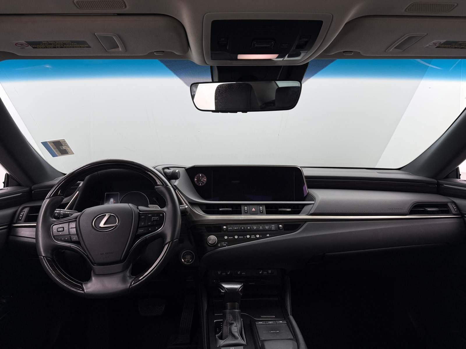 Thumbnail: 2021 Lexus ES - 2