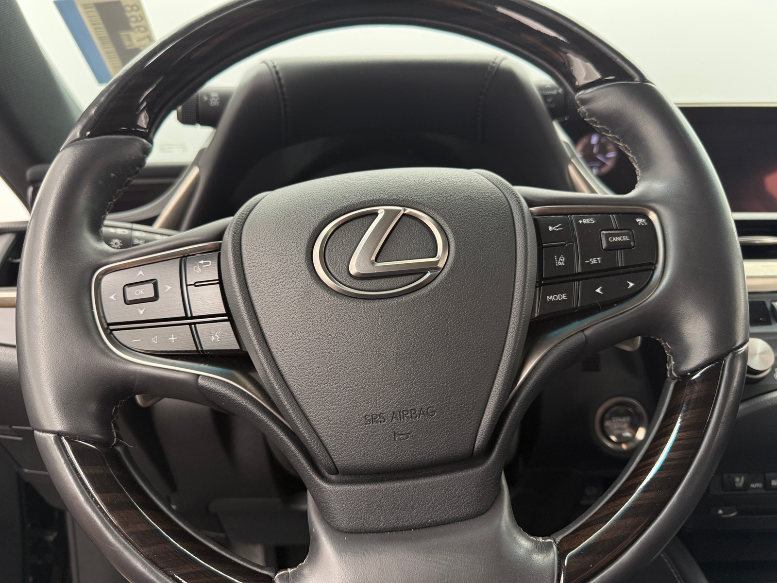 Thumbnail: 2021 Lexus ES - 4
