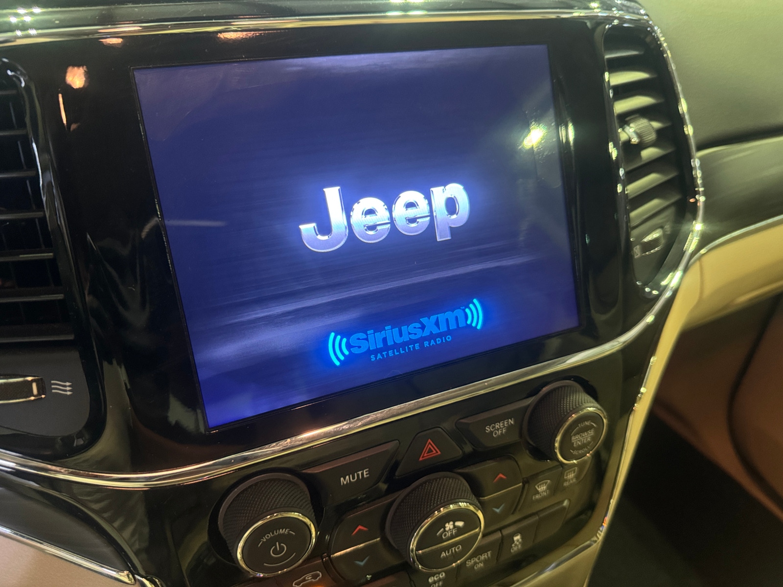 Thumbnail: 2020 Jeep Grand Cherokee - 3