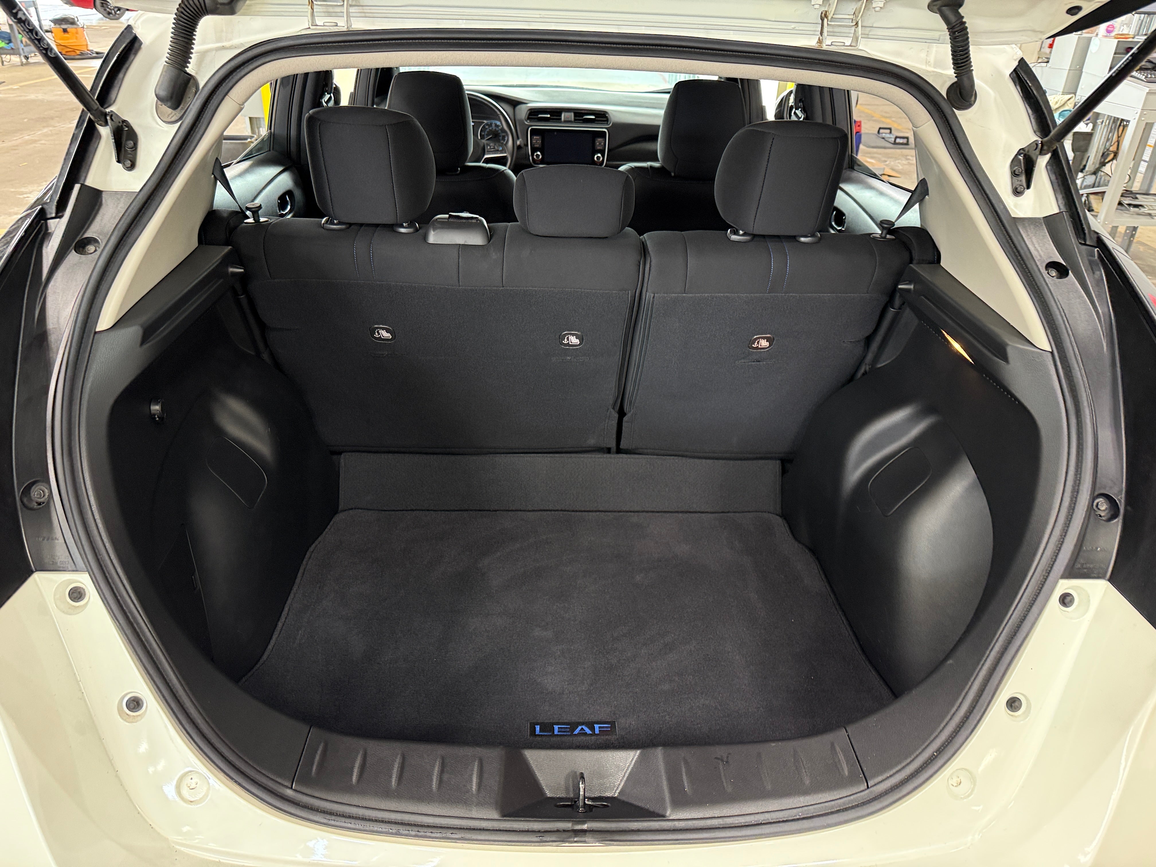 Used 2022 Nissan LEAF SV Plus with VIN 1N4BZ1CV9NC556122 for sale in Oak Creek, WI