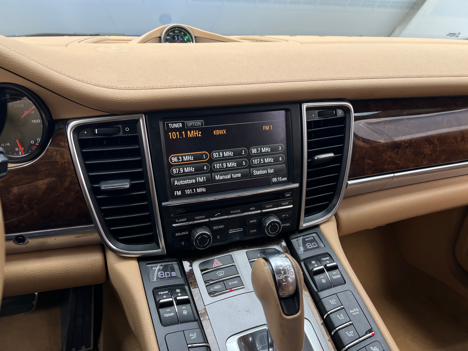 Thumbnail: 2015 Porsche Panamera - 3