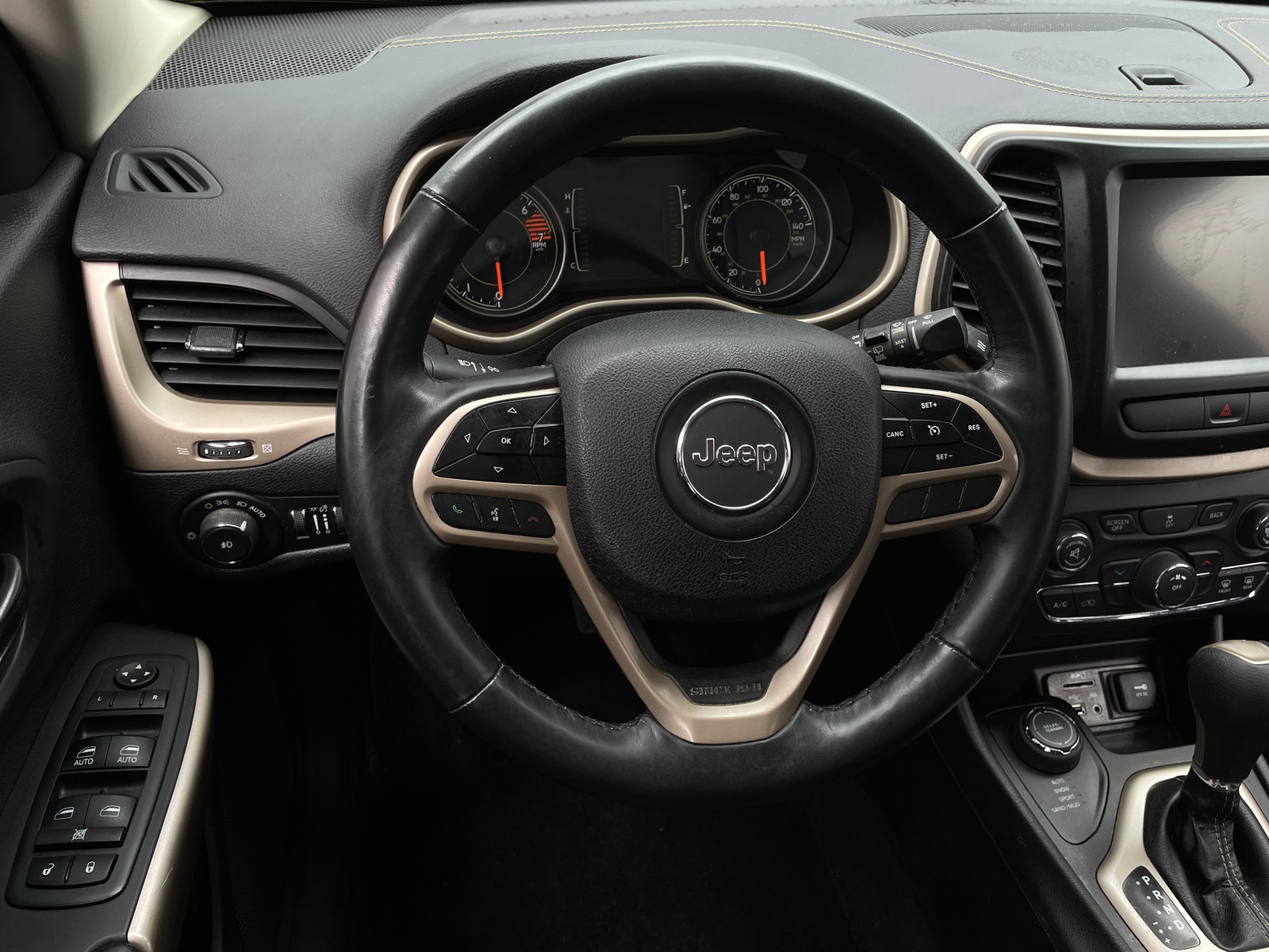 Thumbnail: 2017 Jeep Cherokee - 5