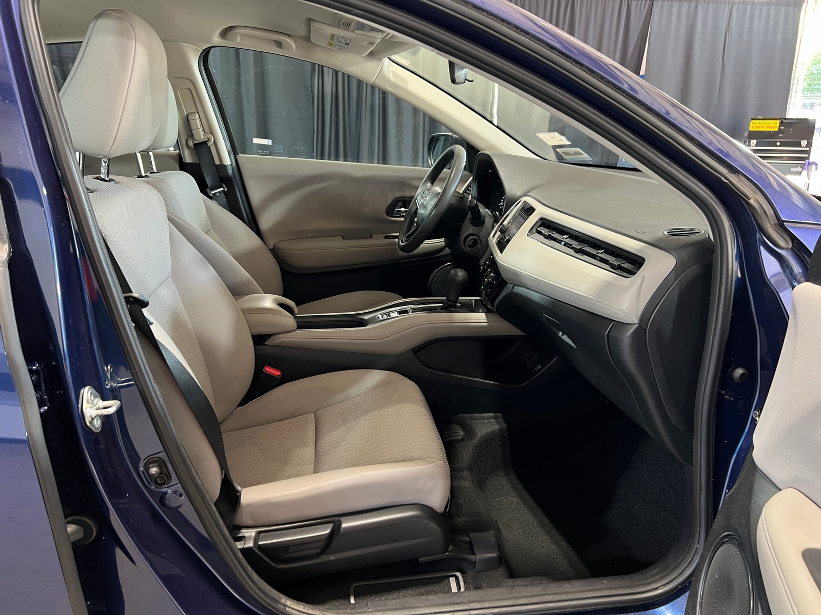 Thumbnail: 2017 Honda HR-V - 2