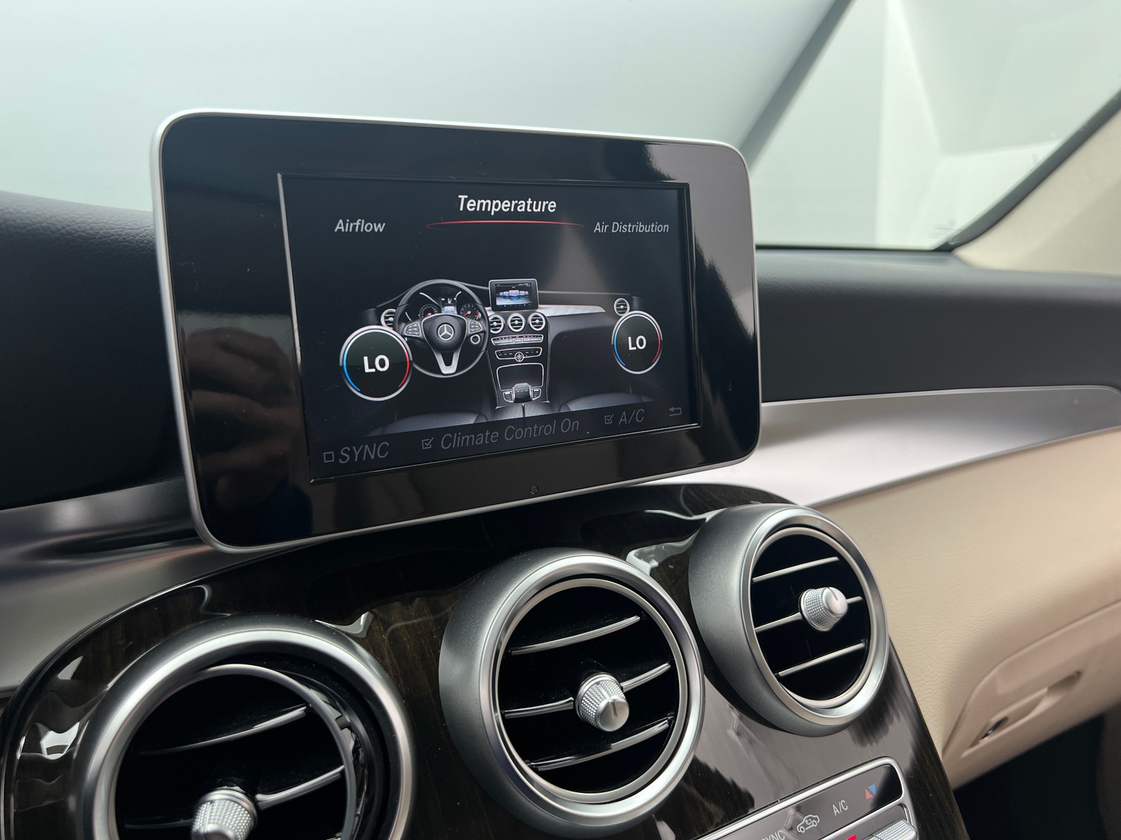 Thumbnail: 2017 Mercedes-Benz GLC - 3