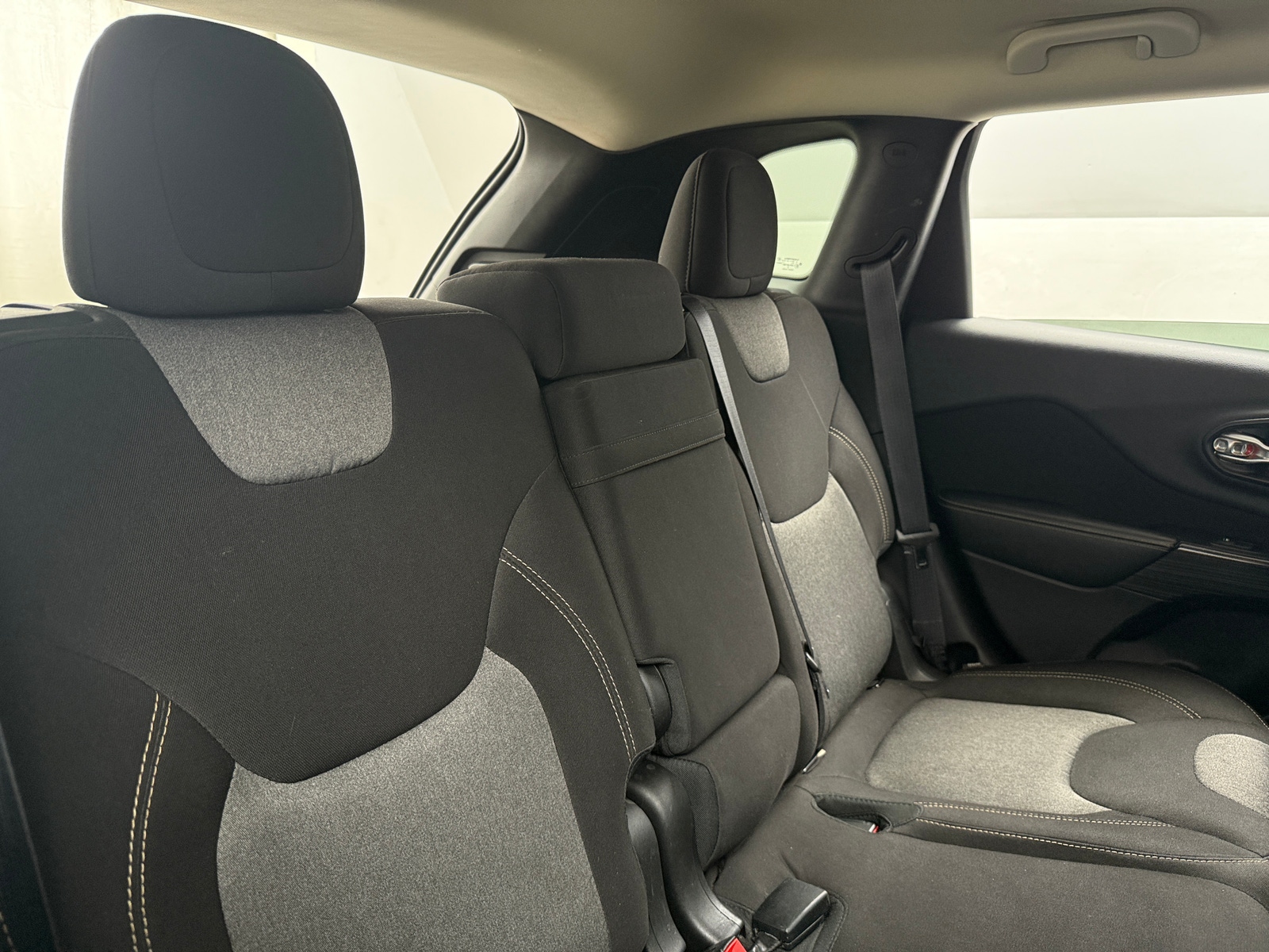 Thumbnail: 2016 Jeep Cherokee - 6