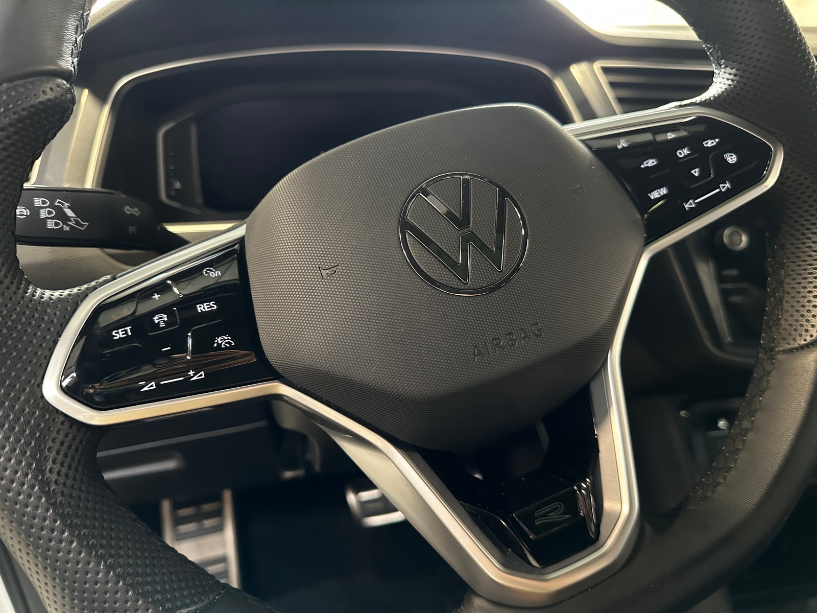 Thumbnail: 2024 Volkswagen Tiguan - 4