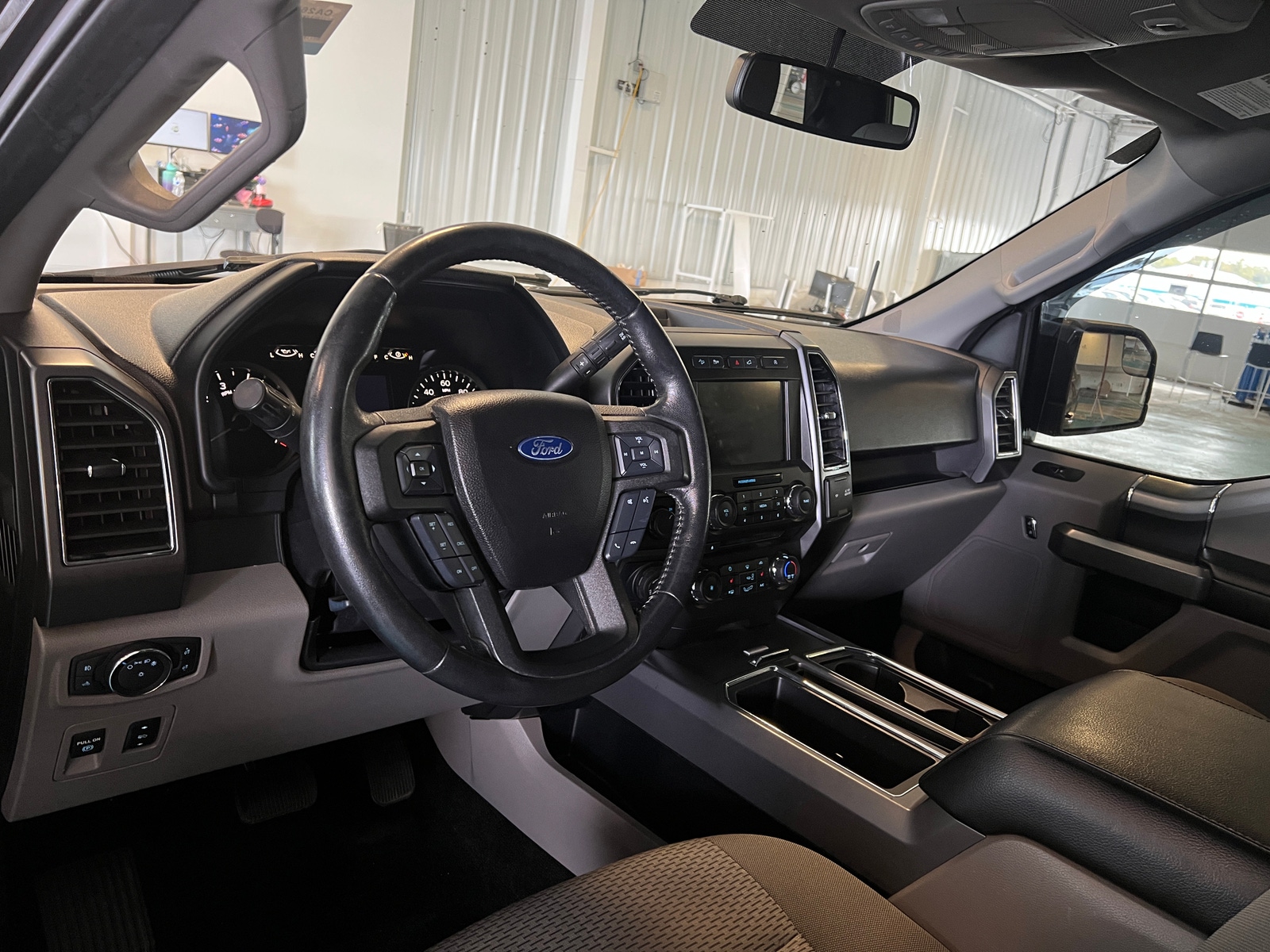 Thumbnail: 2018 Ford Econoline - 3