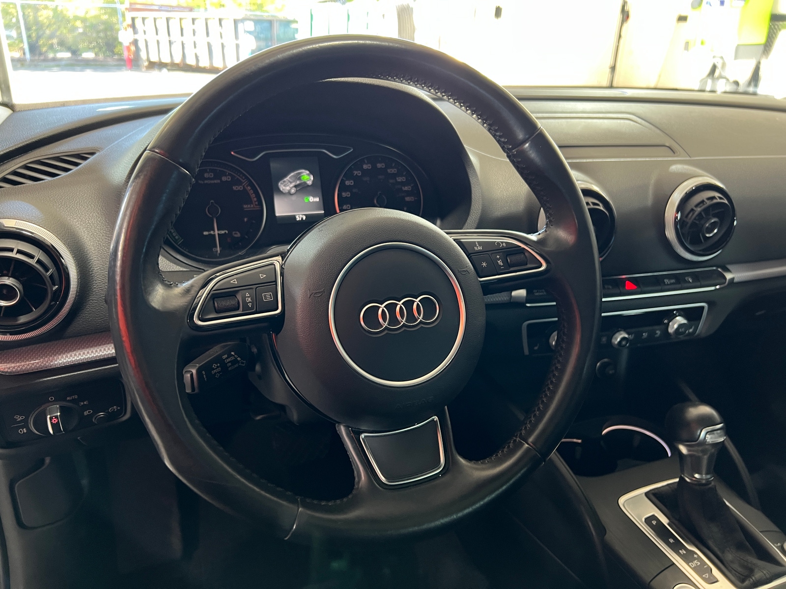 Thumbnail: 2016 Audi A3 e-tron - 4