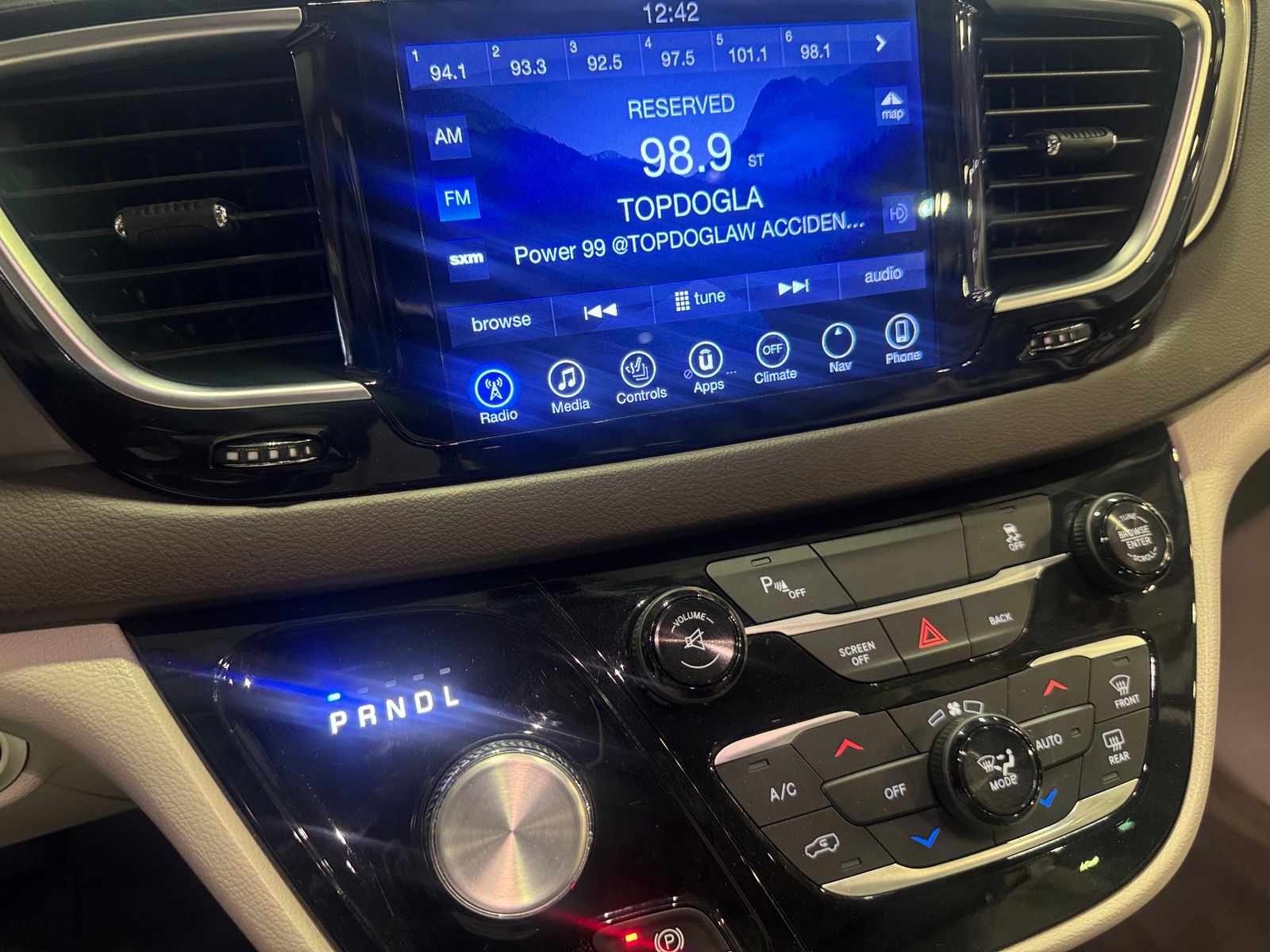 Thumbnail: 2017 Chrysler Pacifica - 3