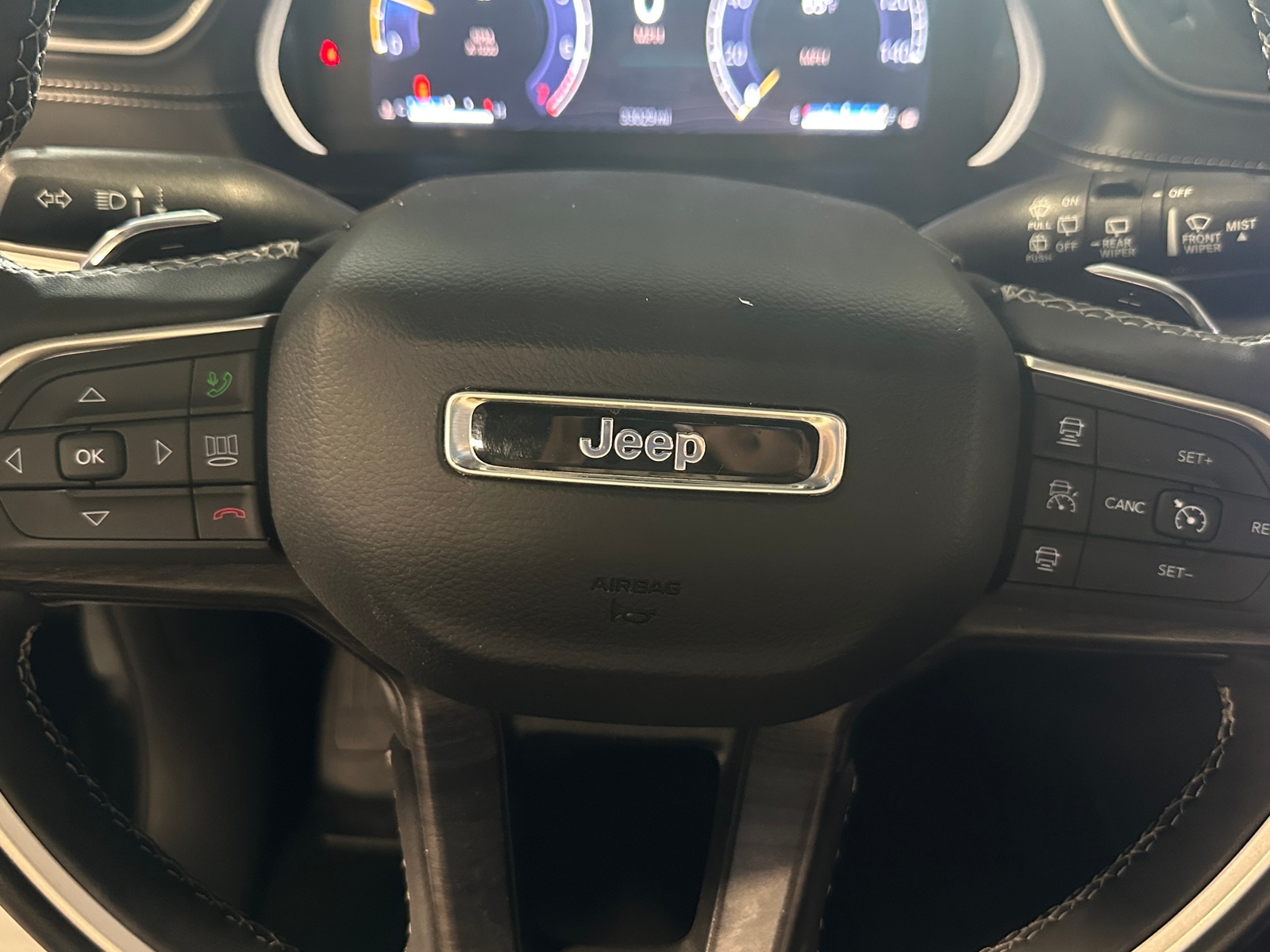 Thumbnail: 2024 Jeep Grand Cherokee L - 4