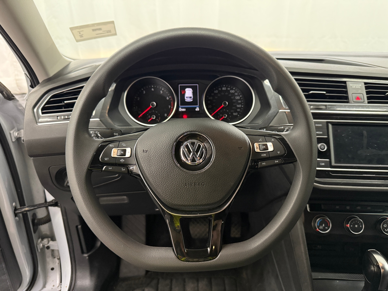 Thumbnail: 2022 Volkswagen Tiguan - 4