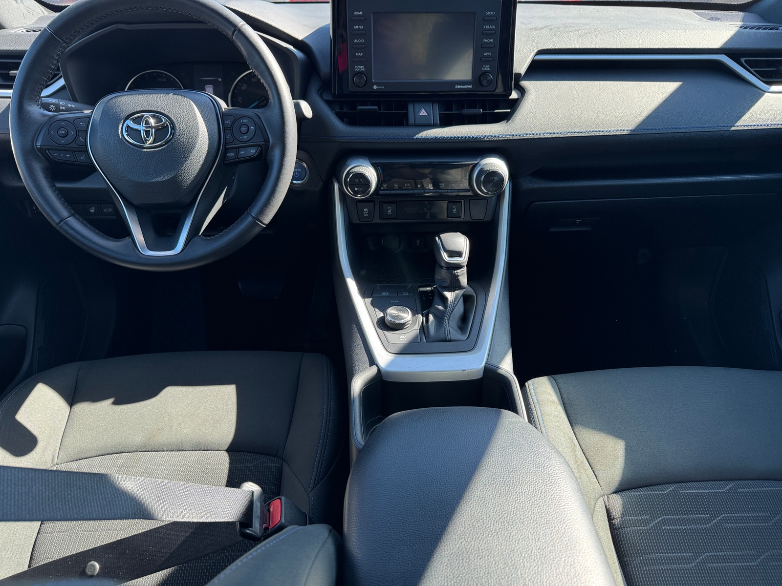 Thumbnail: 2022 Toyota RAV4 - 3