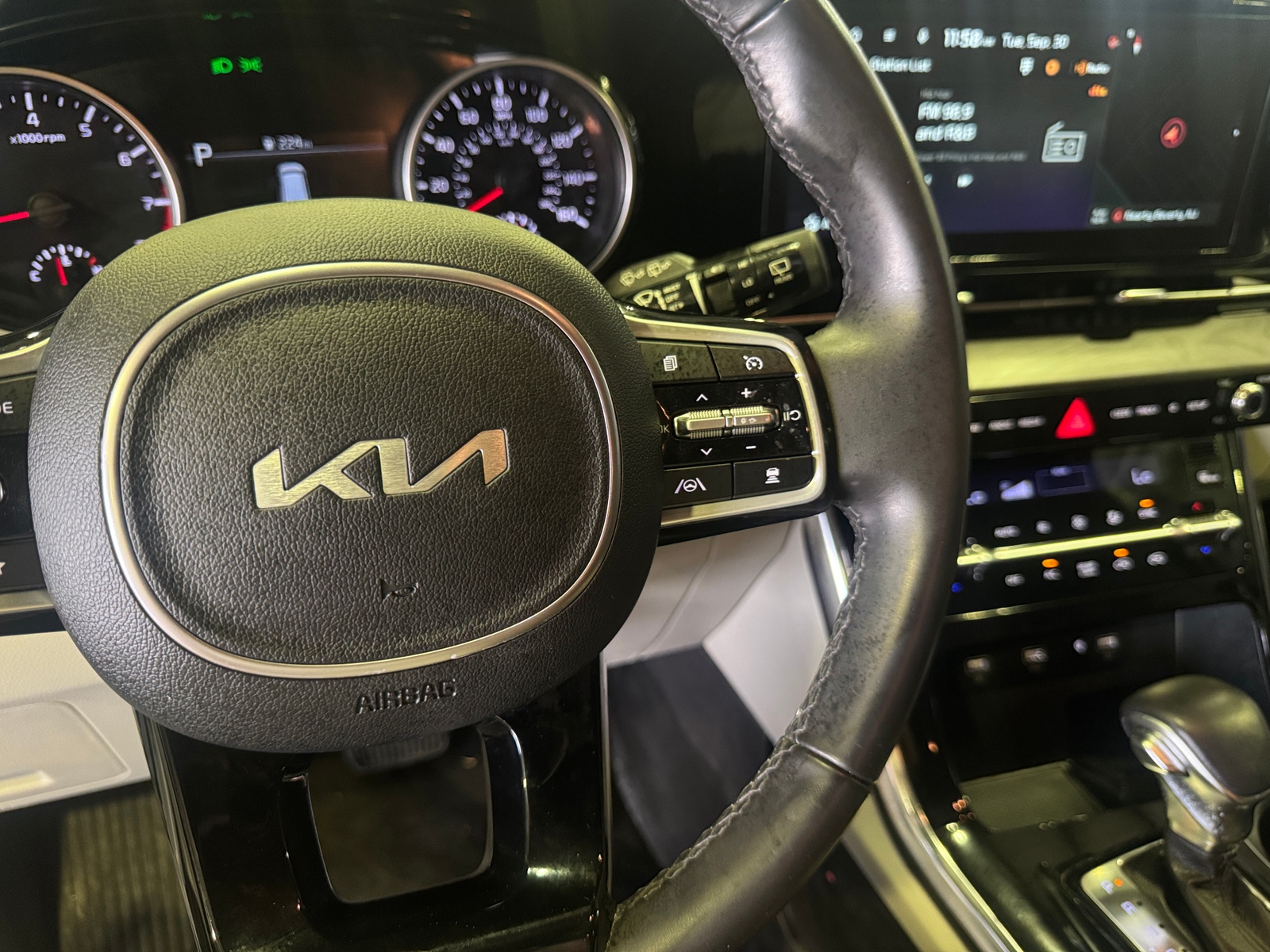 Thumbnail: 2024 Kia Carnival - 3