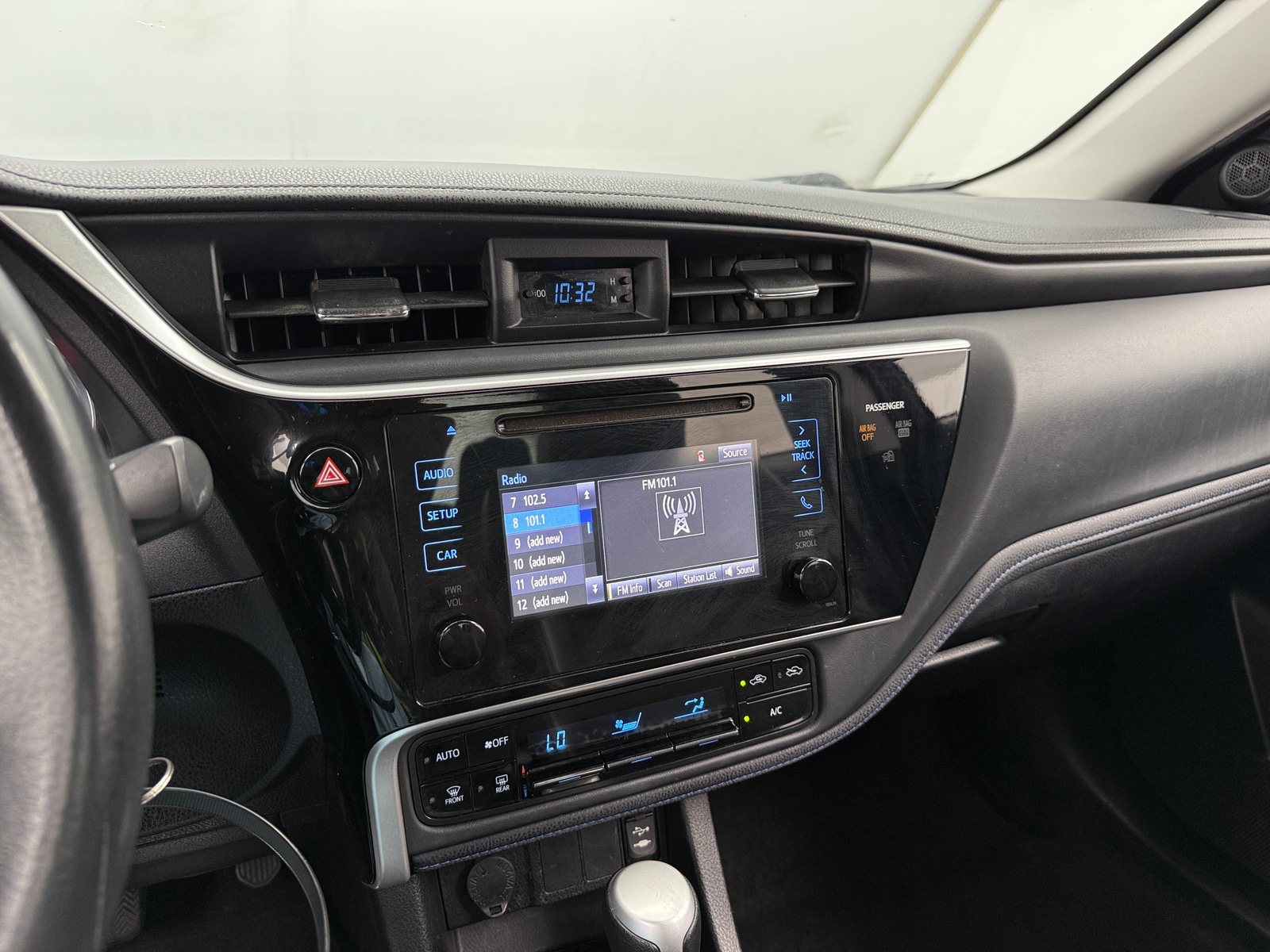 Thumbnail: 2017 Toyota Corolla - 4