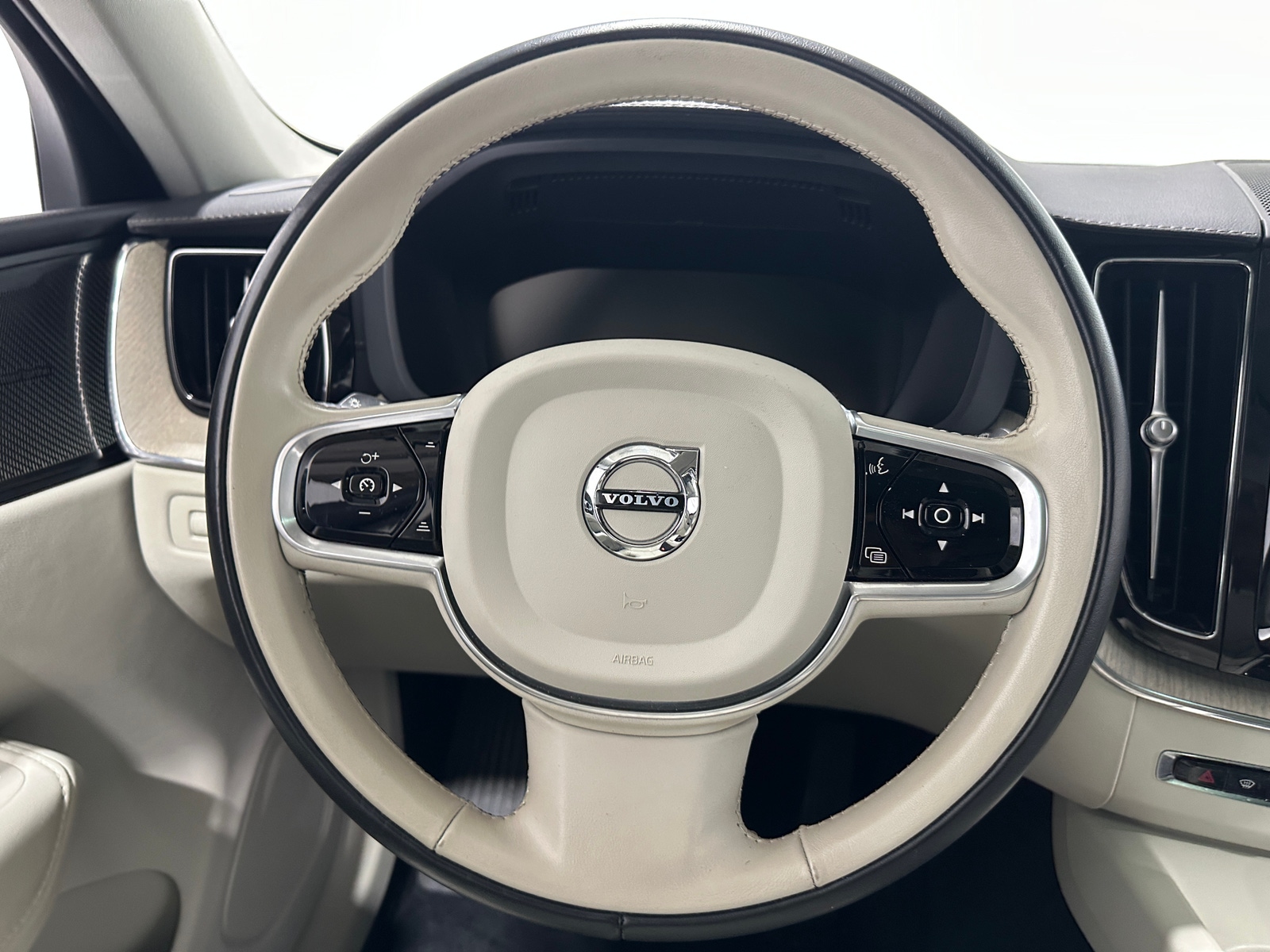 Thumbnail: 2021 Volvo XC60 - 4