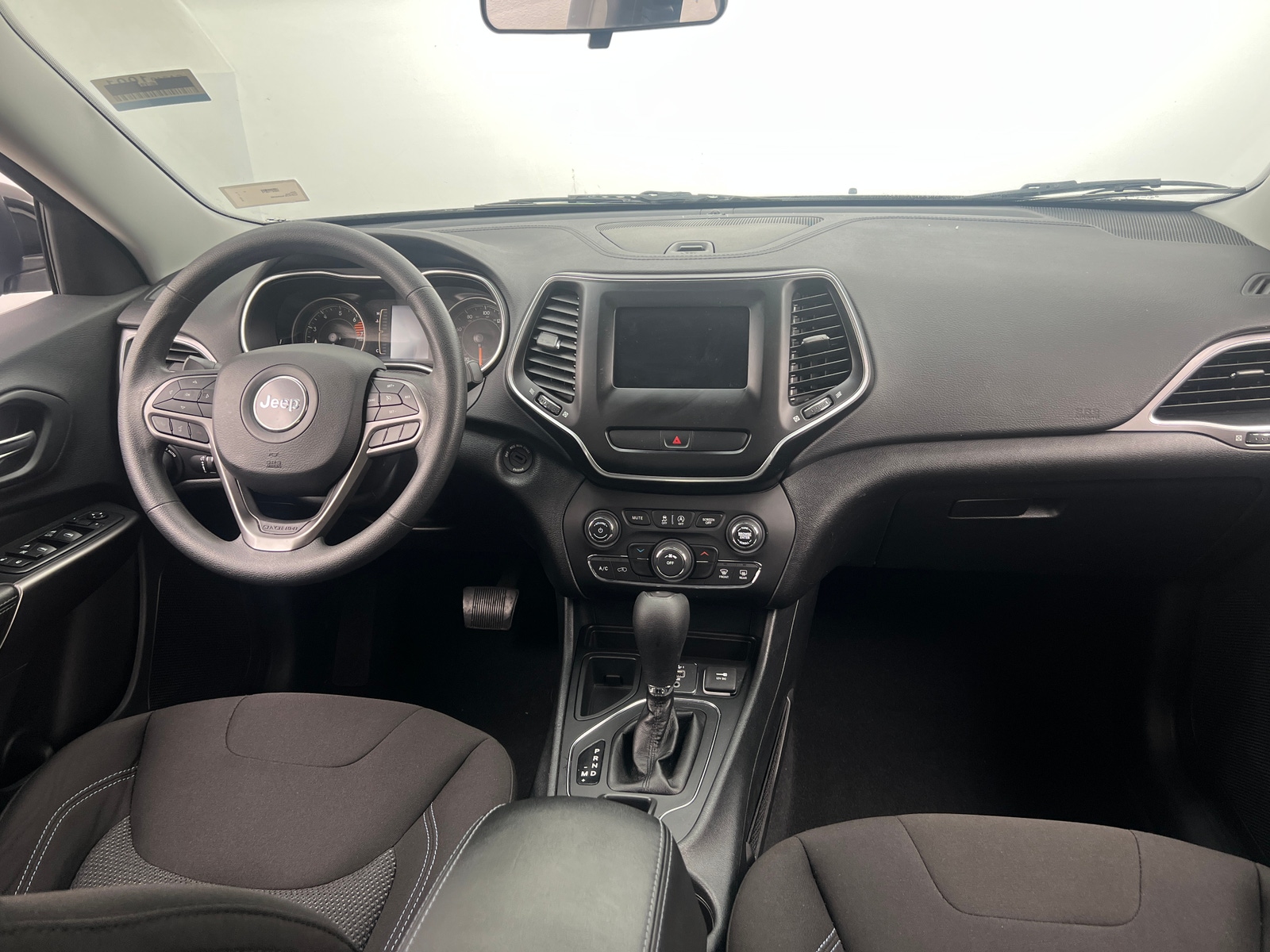 Thumbnail: 2019 Jeep Cherokee - 3