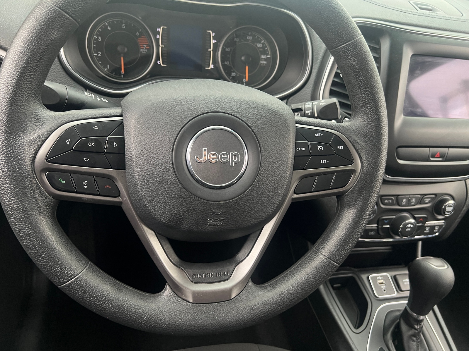 Thumbnail: 2019 Jeep Cherokee - 5