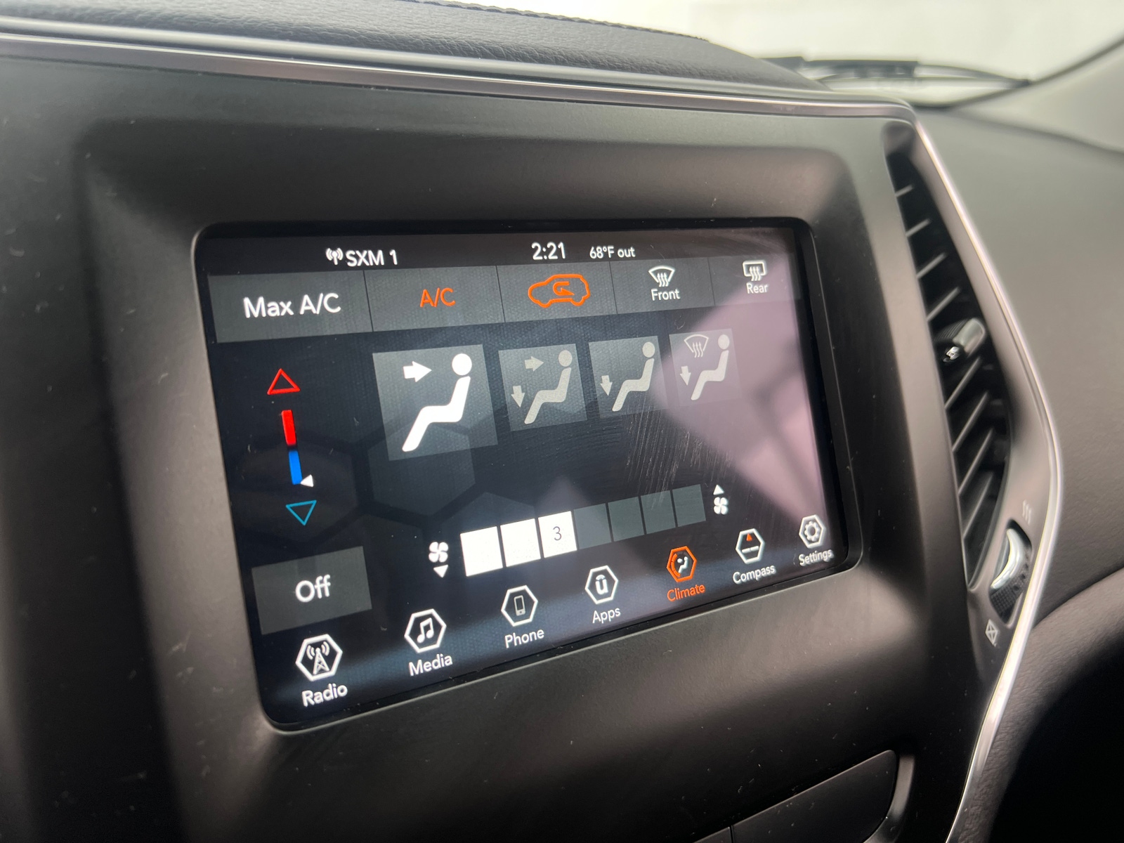 Thumbnail: 2019 Jeep Cherokee - 4