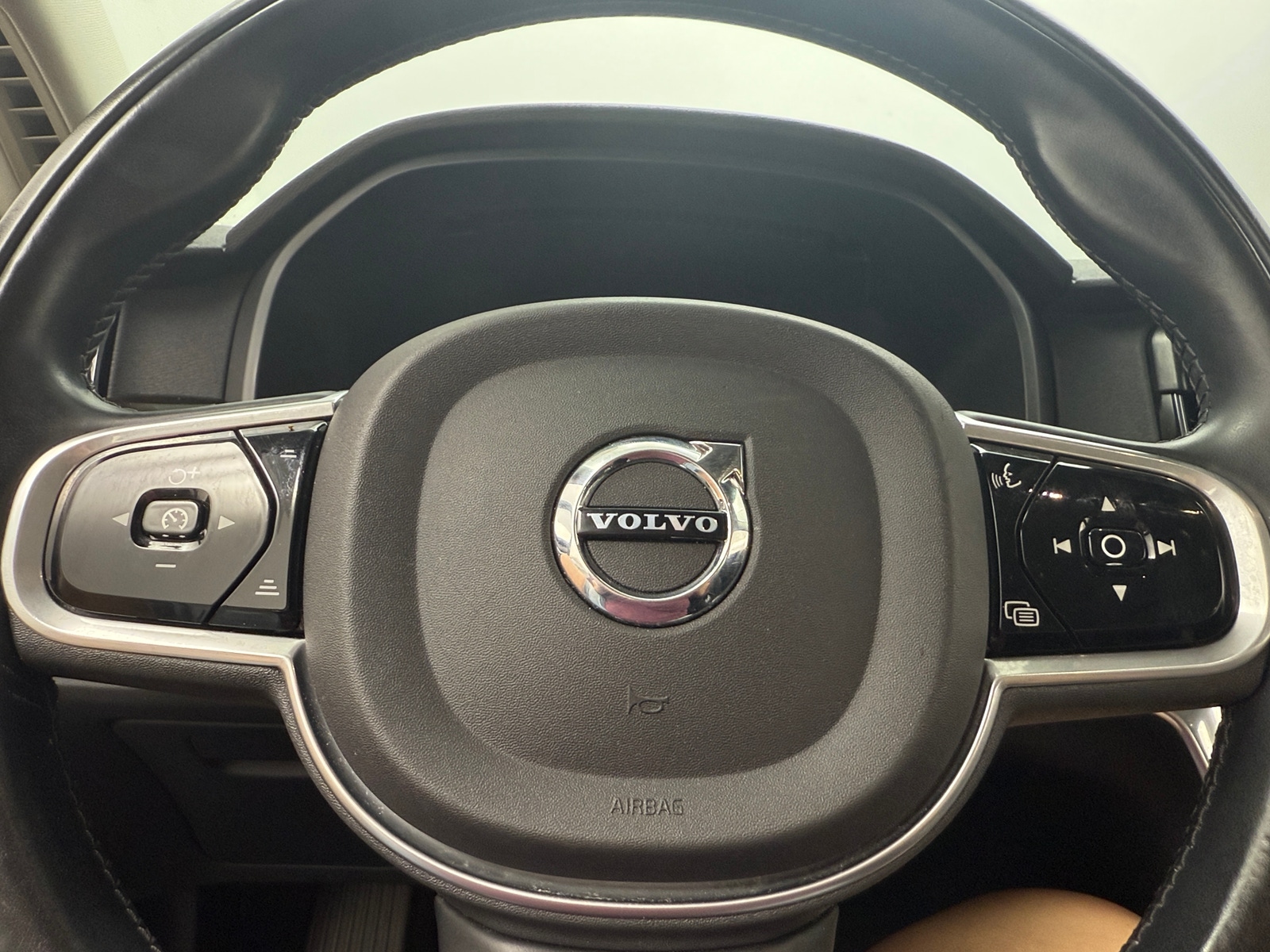 Thumbnail: 2018 Volvo S90 - 4