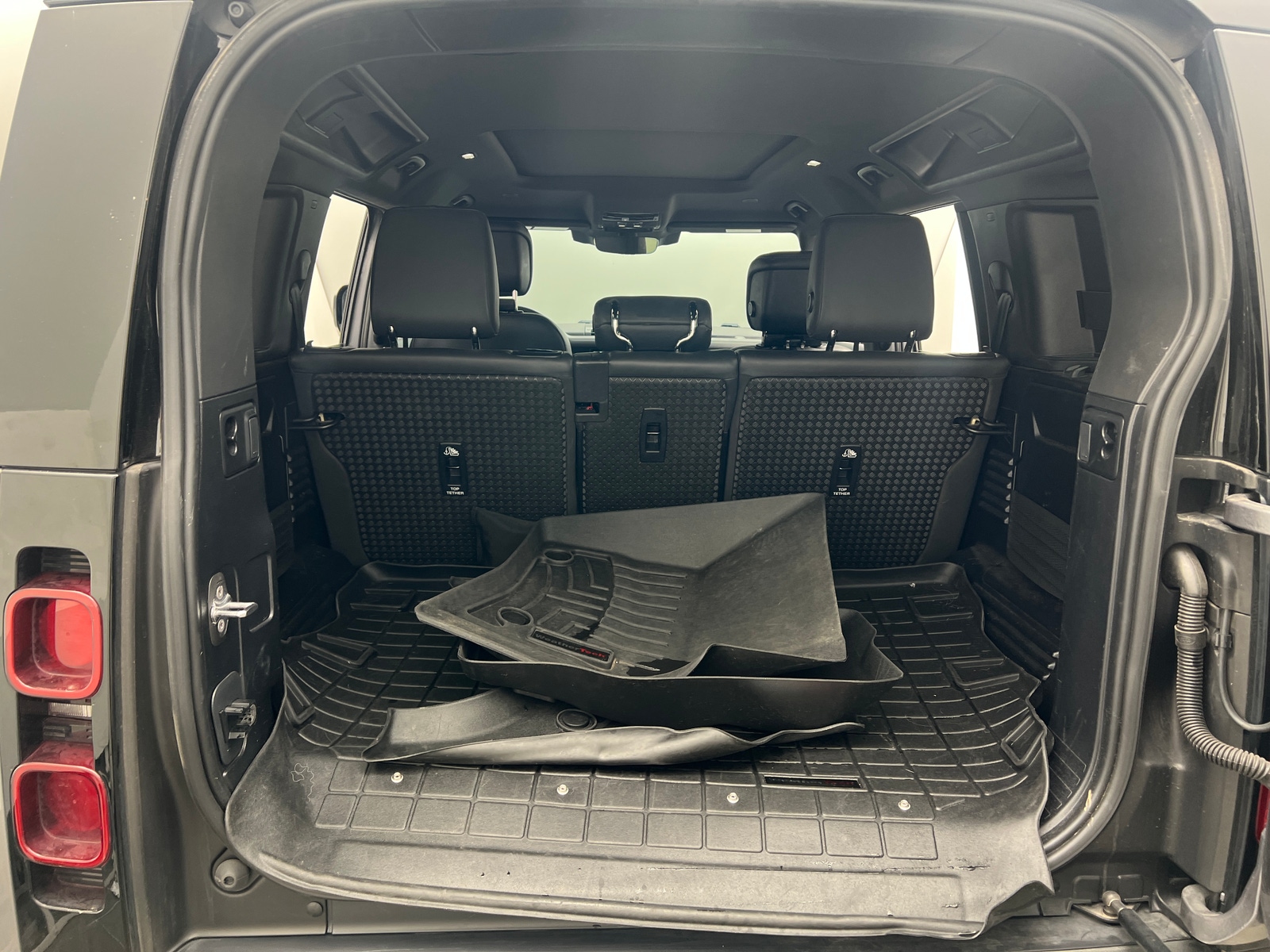 Thumbnail: 2023 Land Rover Defender - 6