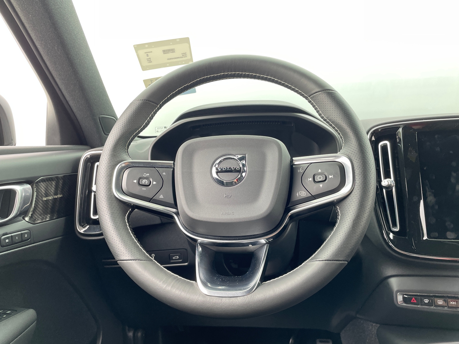 Thumbnail: 2021 Volvo XC40 - 4