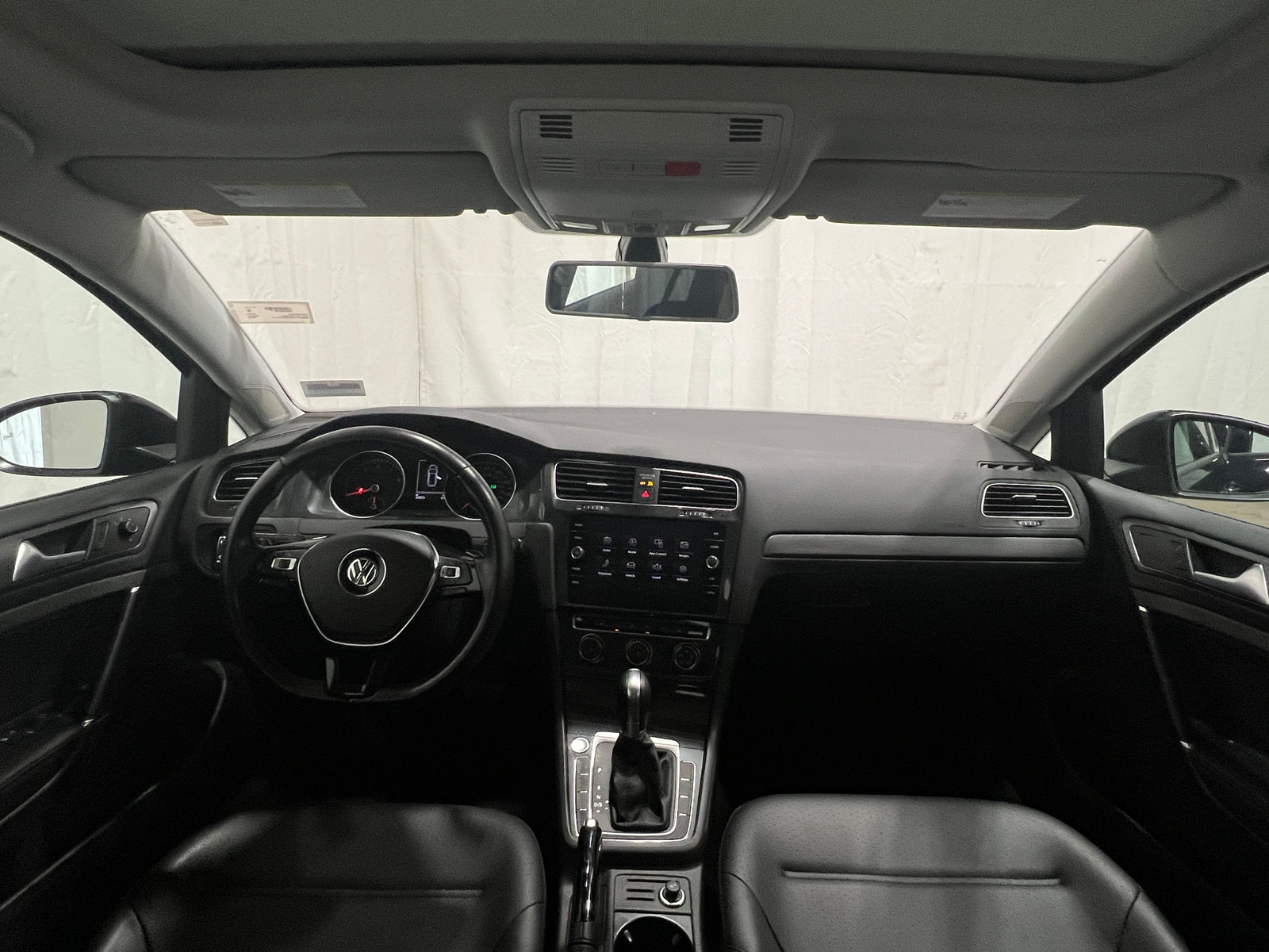 Thumbnail: 2018 Volkswagen e-Golf - 2