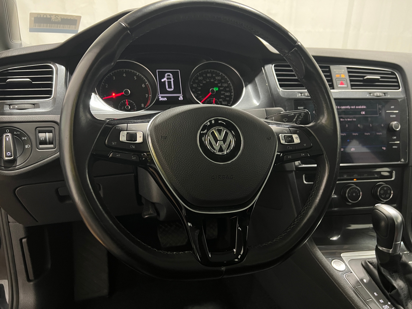 Thumbnail: 2018 Volkswagen e-Golf - 4