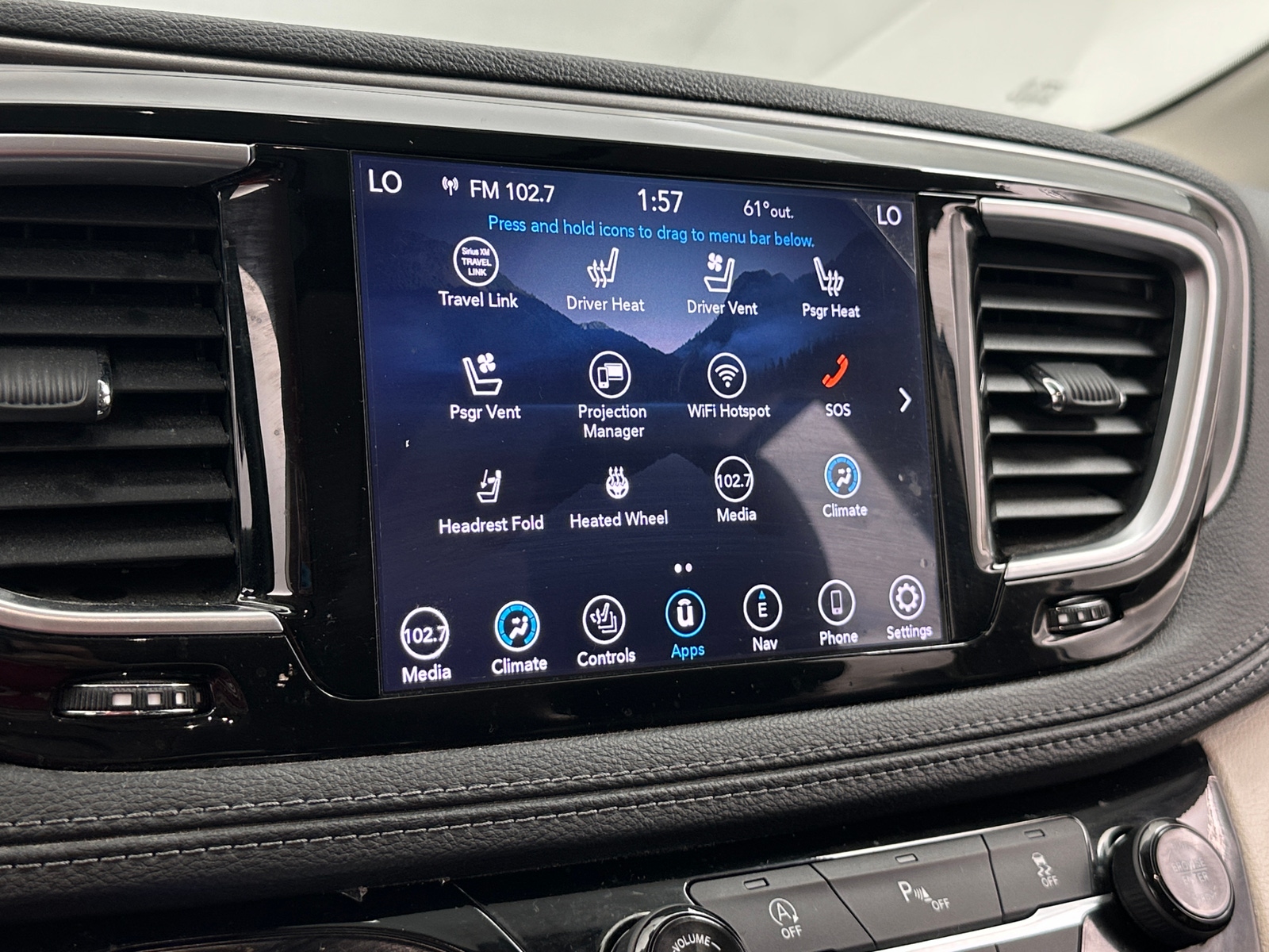 Thumbnail: 2019 Chrysler Pacifica - 3