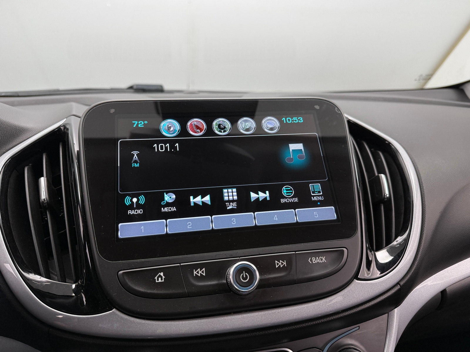 Thumbnail: 2017 Chevrolet Volt - 3