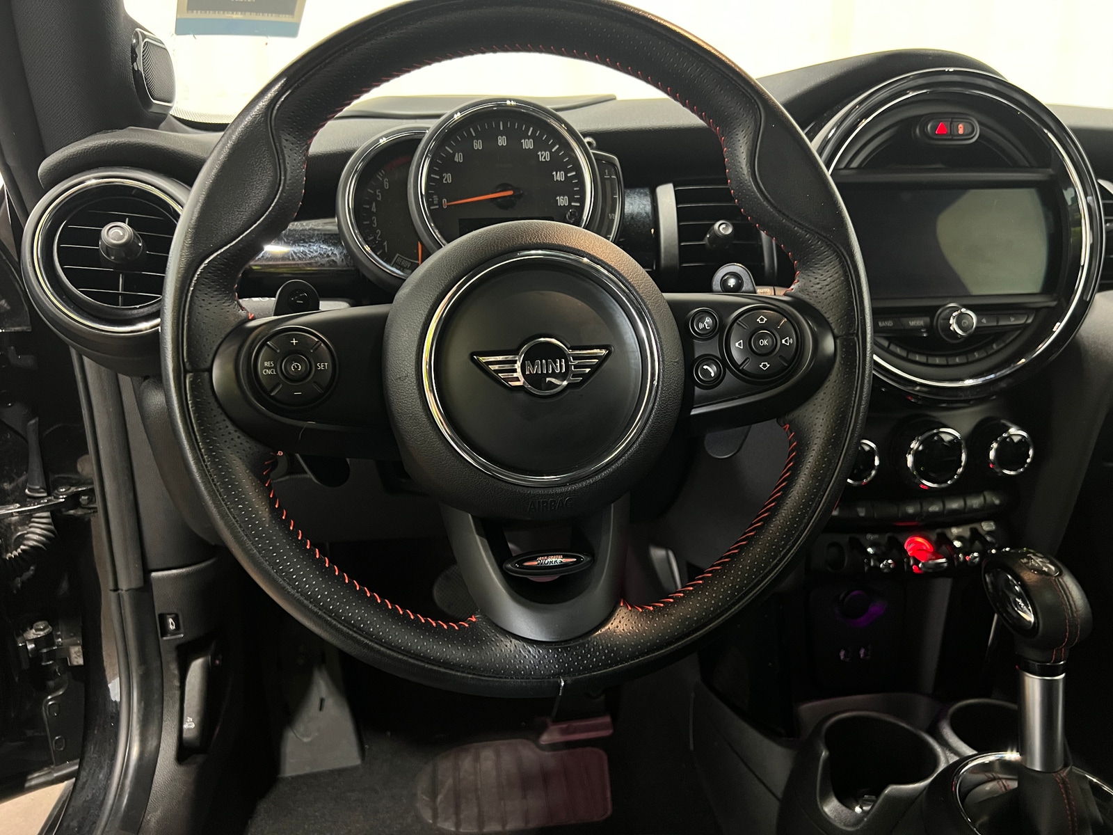 Thumbnail: 2019 MINI Cooper Hardtop - 4