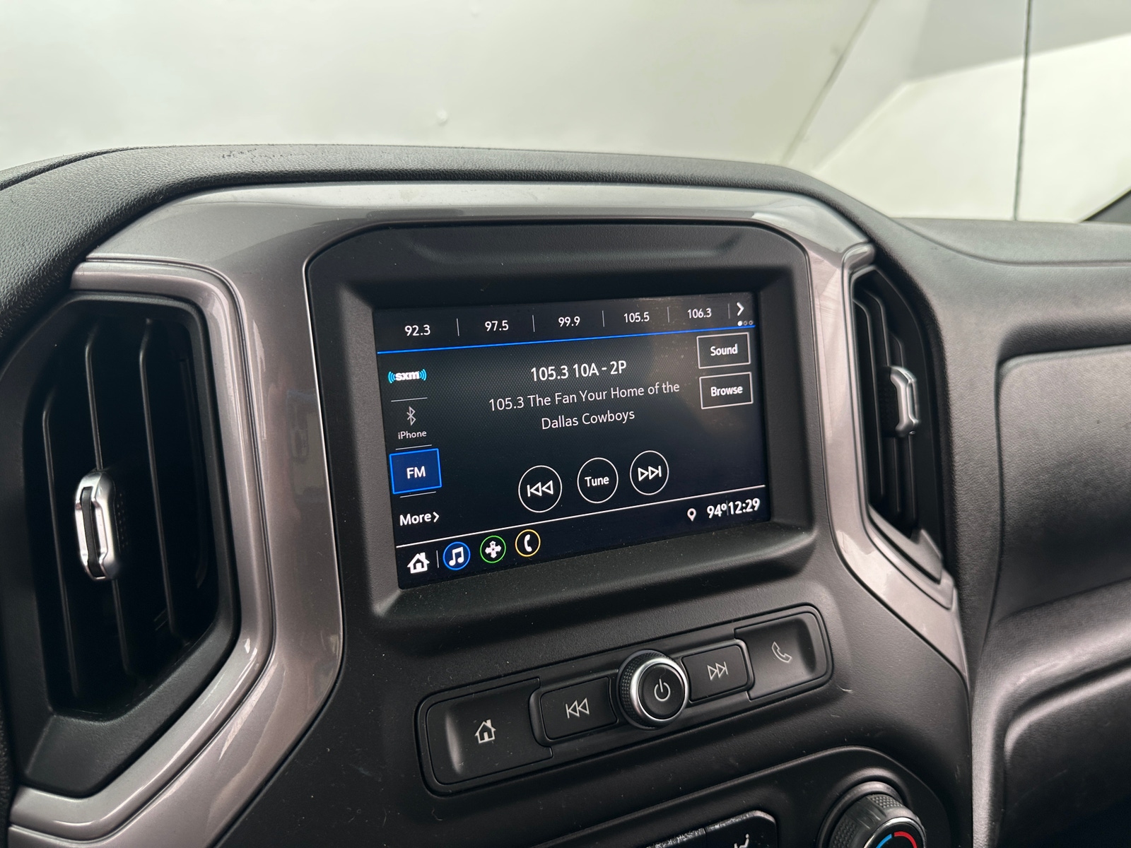 Thumbnail: 2021 Chevrolet Silverado 1500 - 4