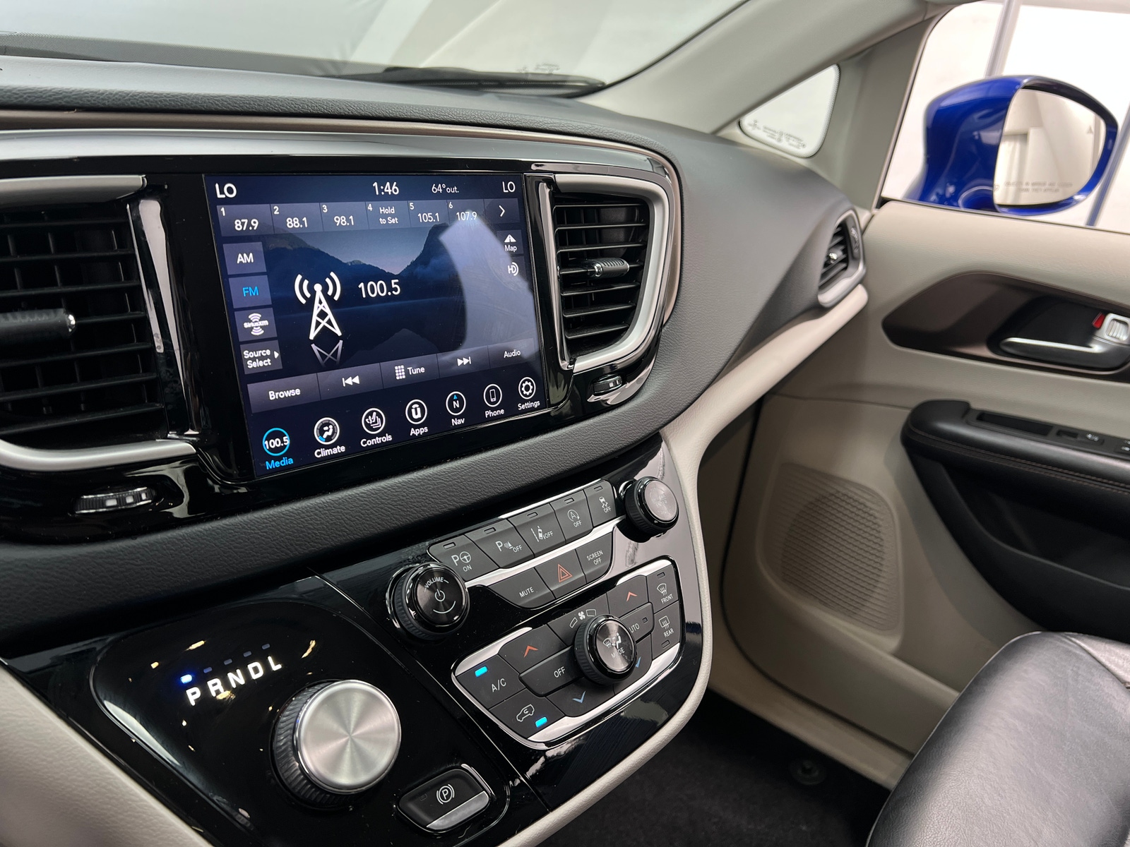 Thumbnail: 2019 Chrysler Pacifica - 3