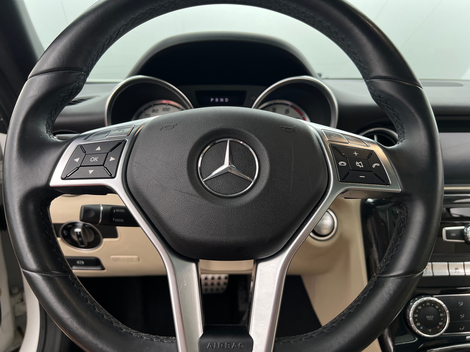 Thumbnail: 2015 Mercedes-Benz SLK - 3
