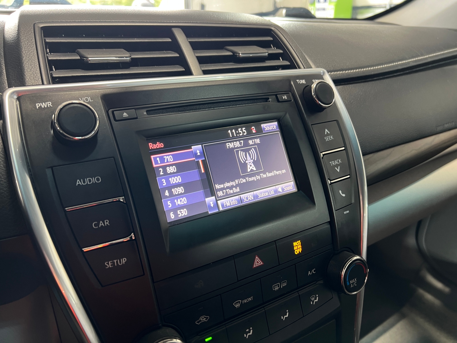 Thumbnail: 2015 Toyota Camry - 4