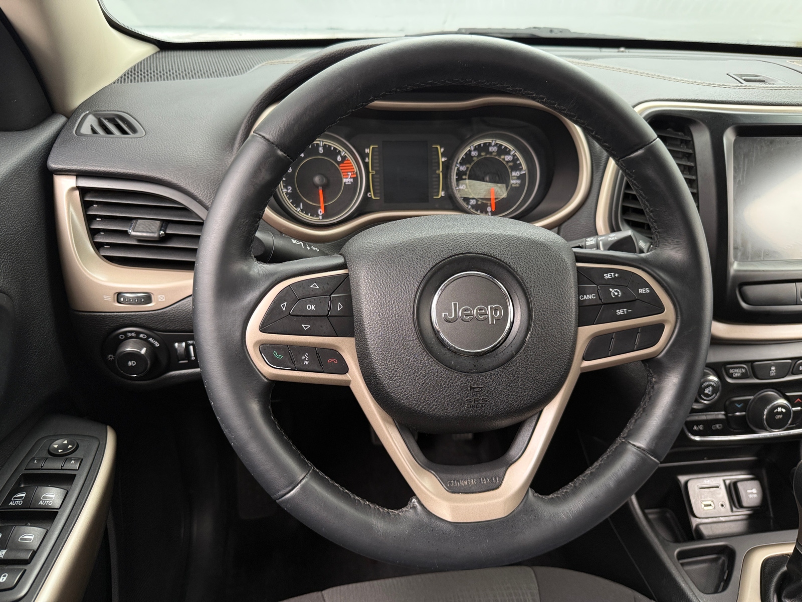 Thumbnail: 2017 Jeep Cherokee - 5