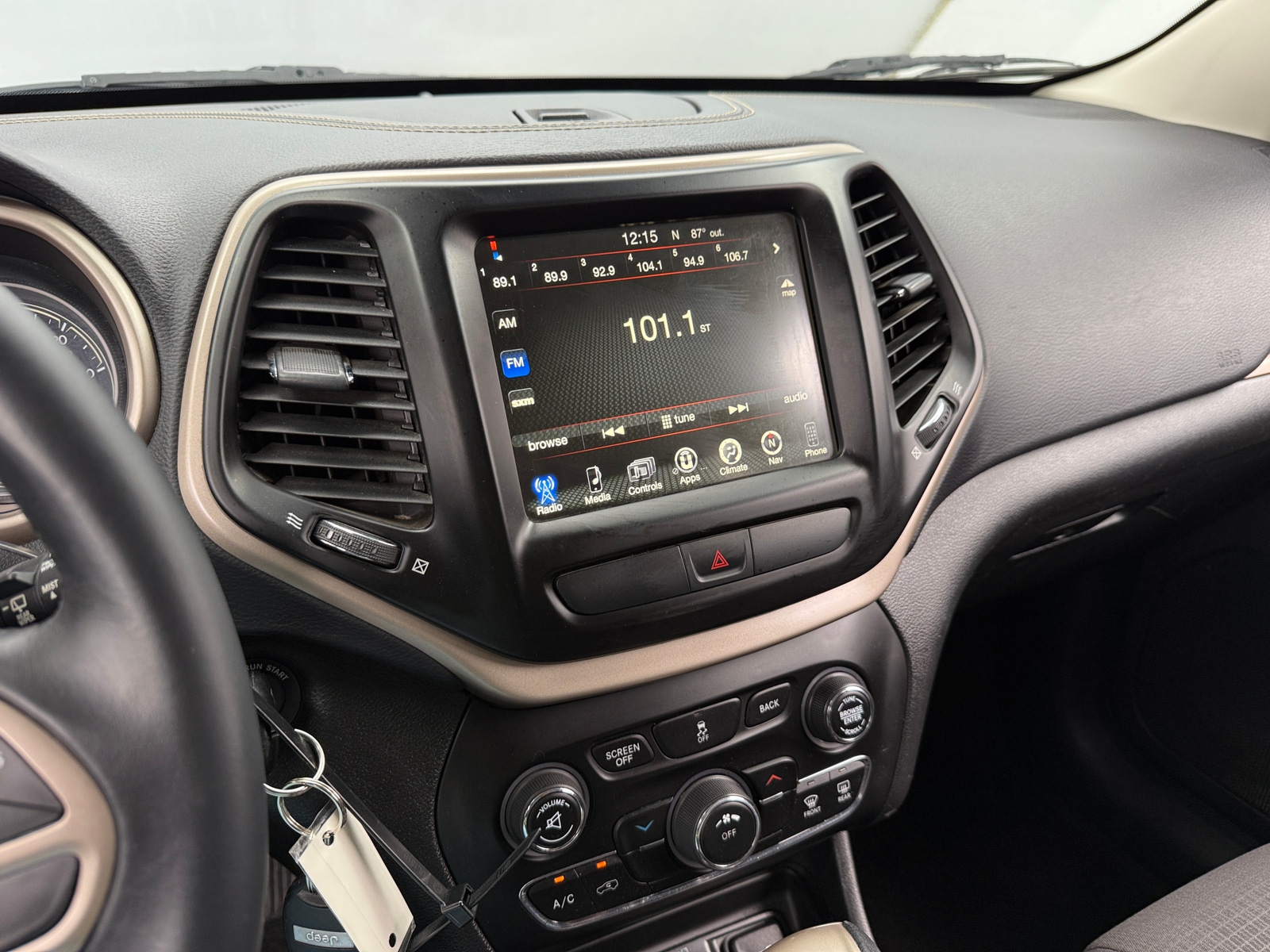Thumbnail: 2017 Jeep Cherokee - 4
