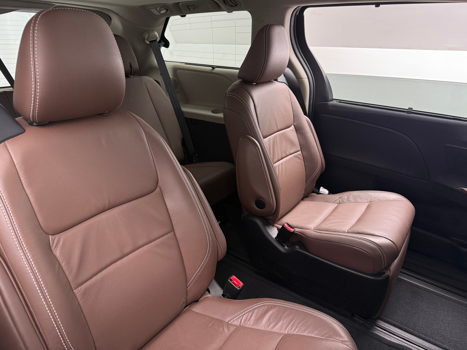 Thumbnail: 2017 Toyota Sienna - 5