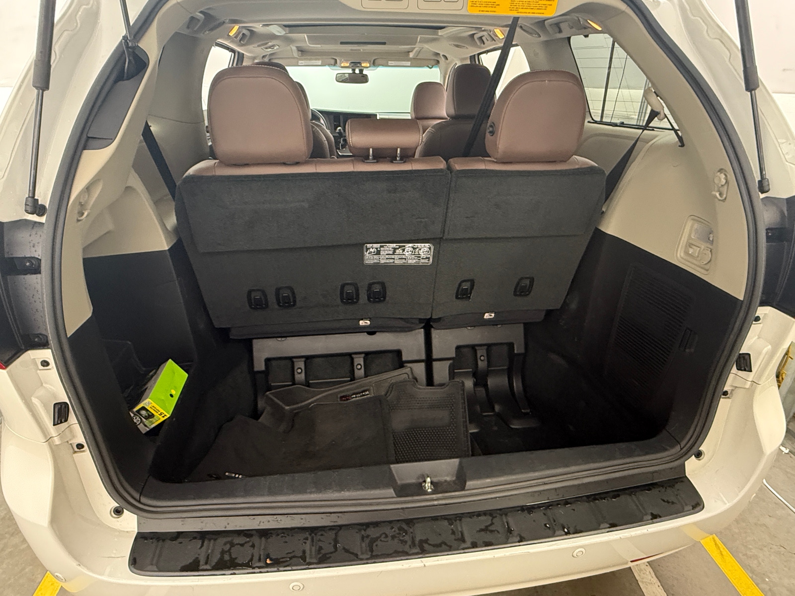 Thumbnail: 2017 Toyota Sienna - 6