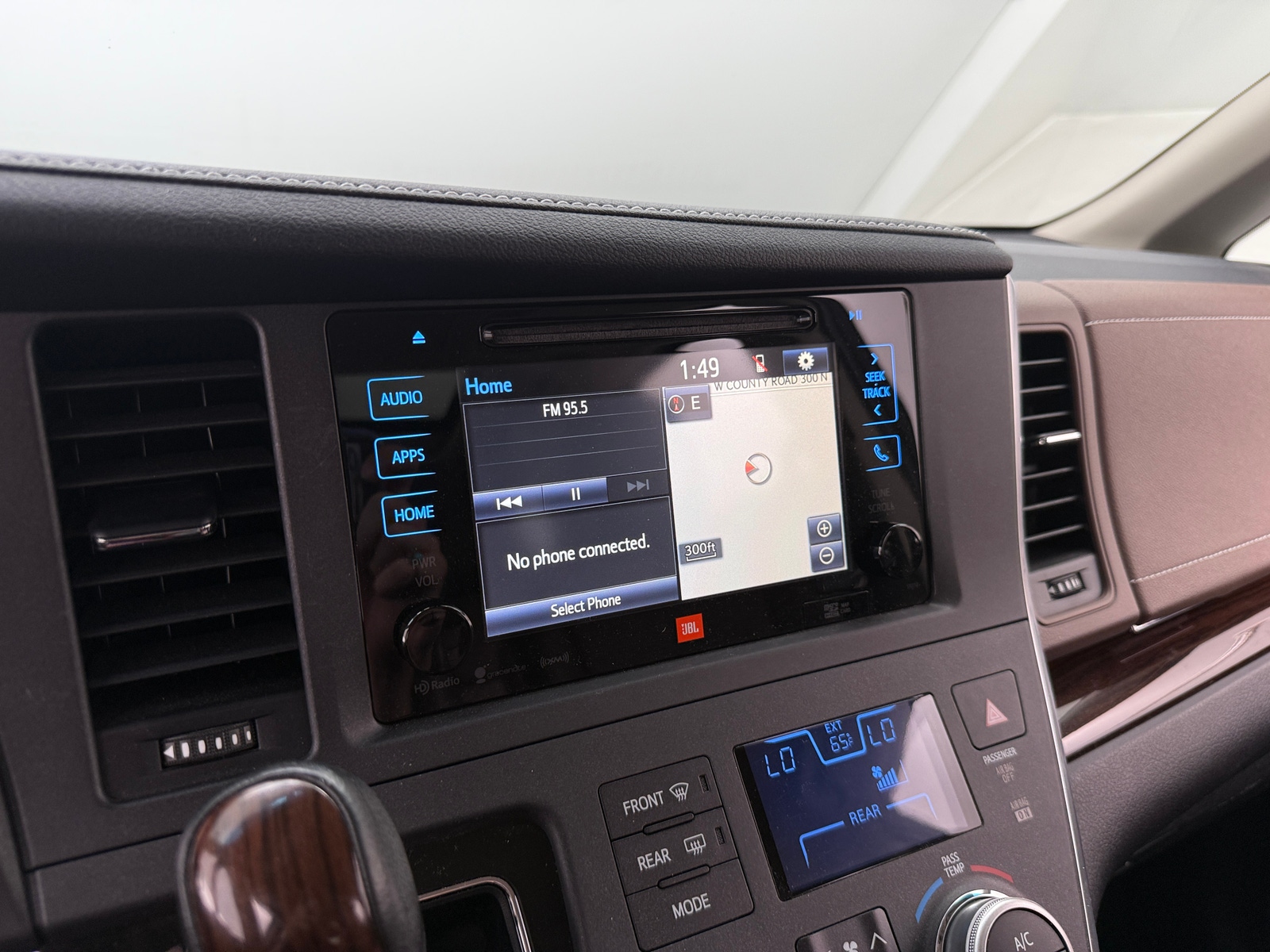 Thumbnail: 2017 Toyota Sienna - 3