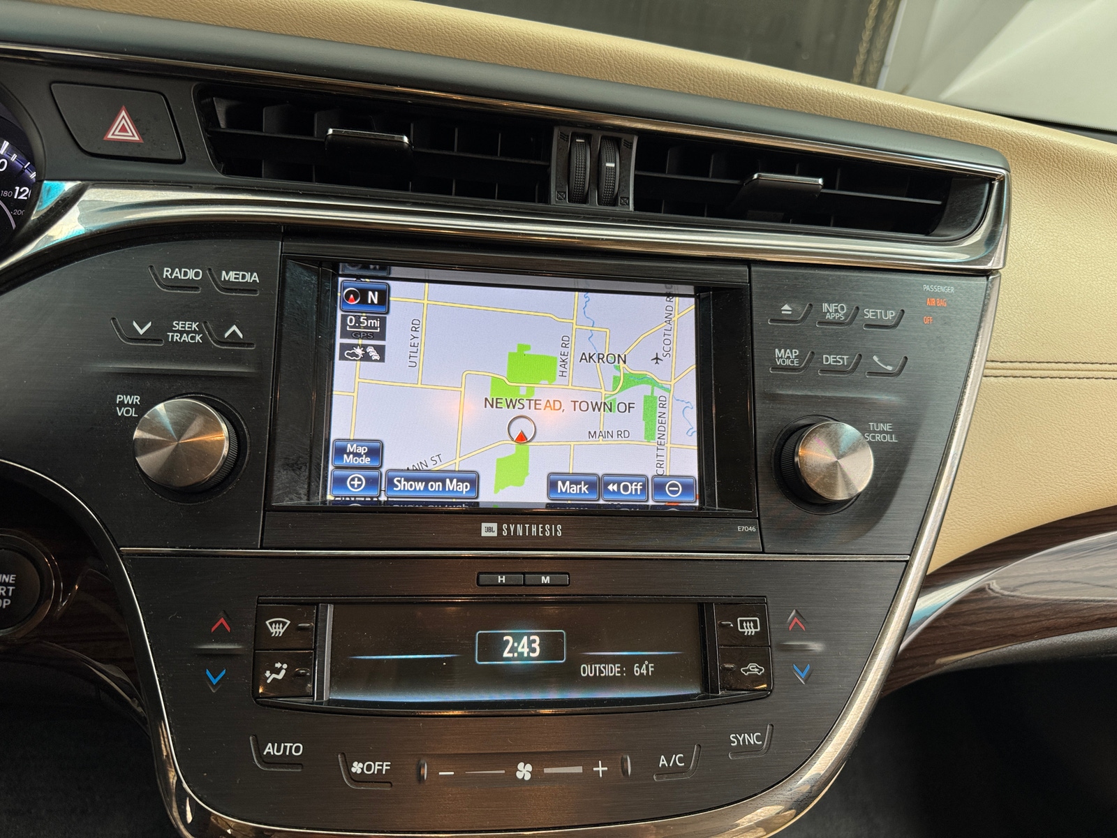 Thumbnail: 2013 Toyota Avalon - 3