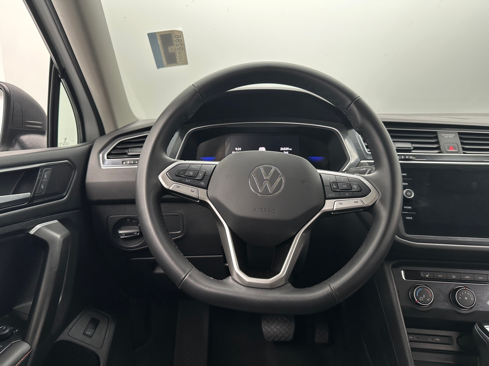 Thumbnail: 2024 Volkswagen Tiguan - 4